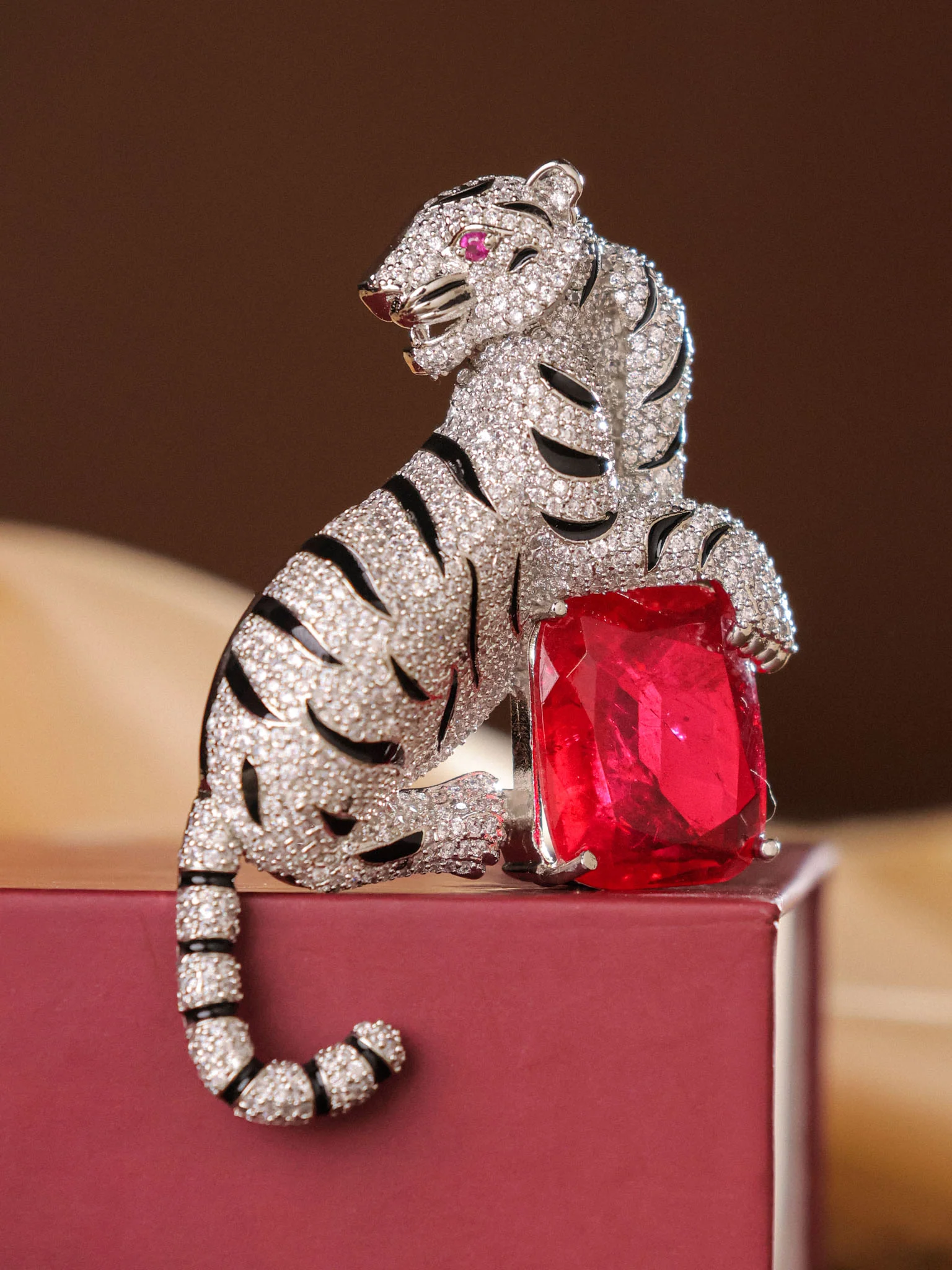 Panther Statement Brooch - Image 7