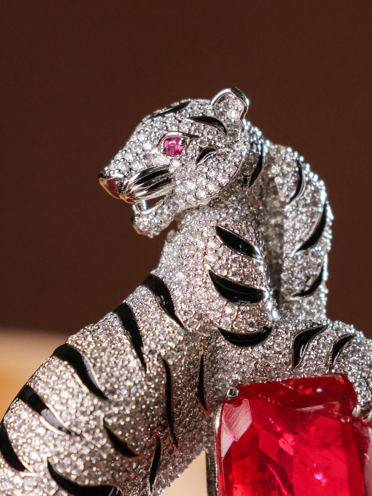 Panther Statement Brooch - Image 9