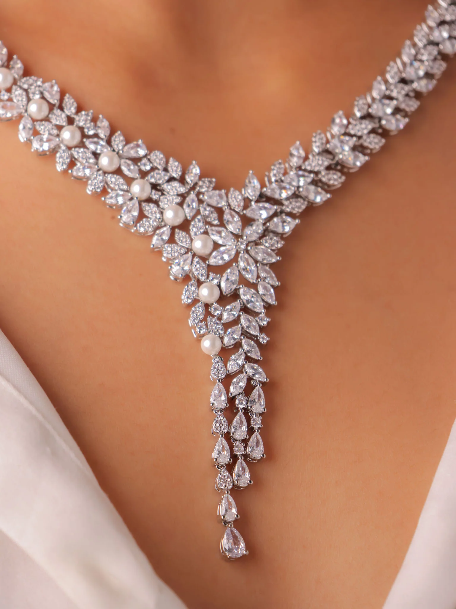 Pearl Emerald Diamond Necklace Set - Image 12
