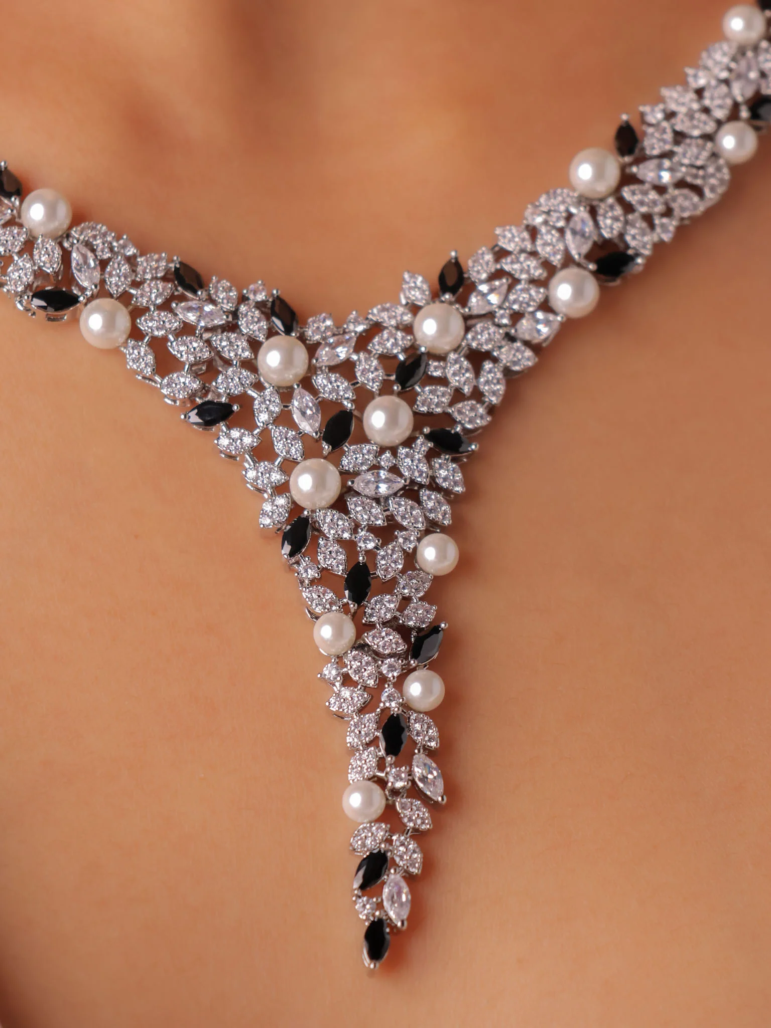 Pearl Emerald Diamond Necklace Set - Image 8