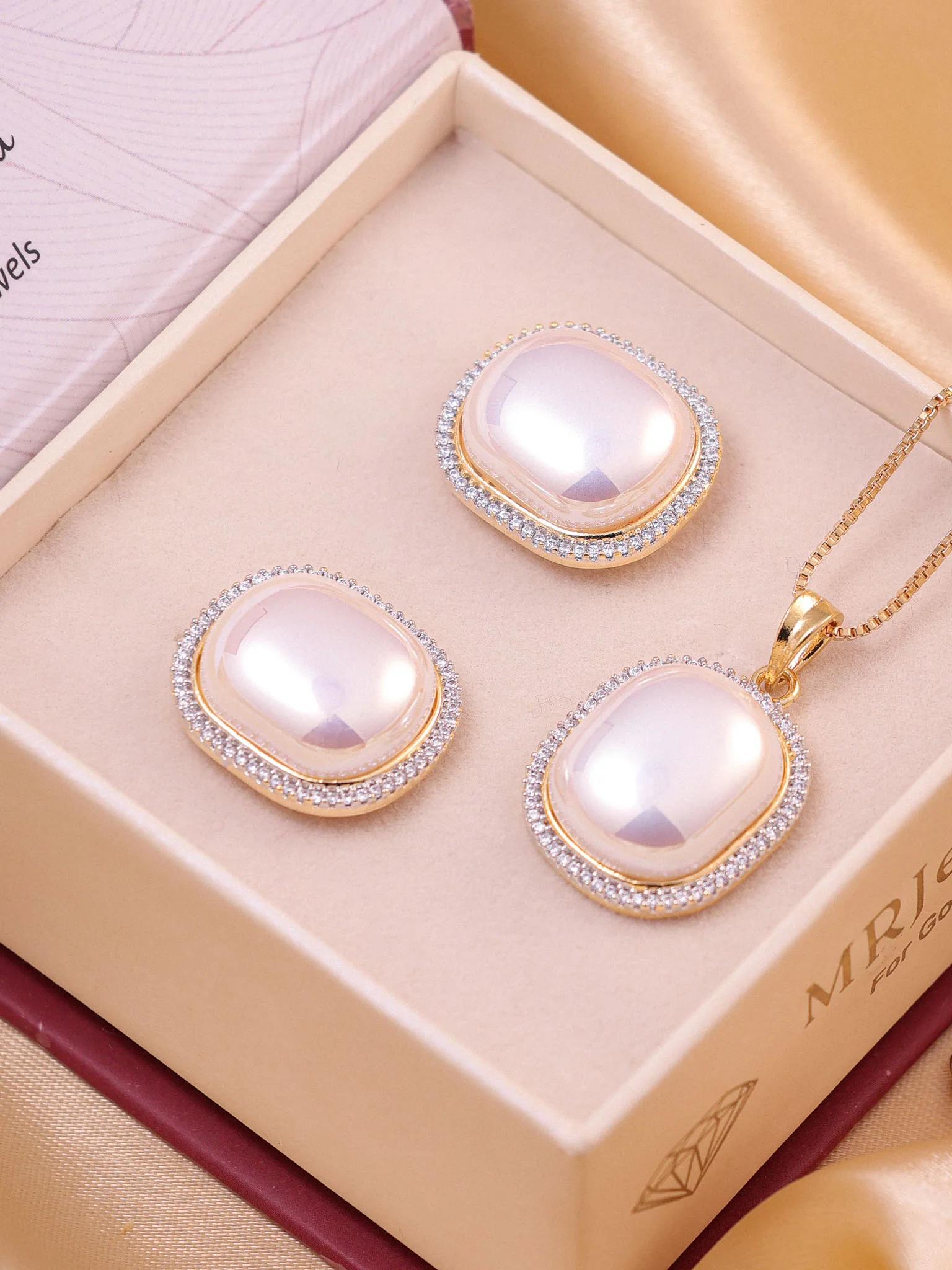 Pearl Pendant Set