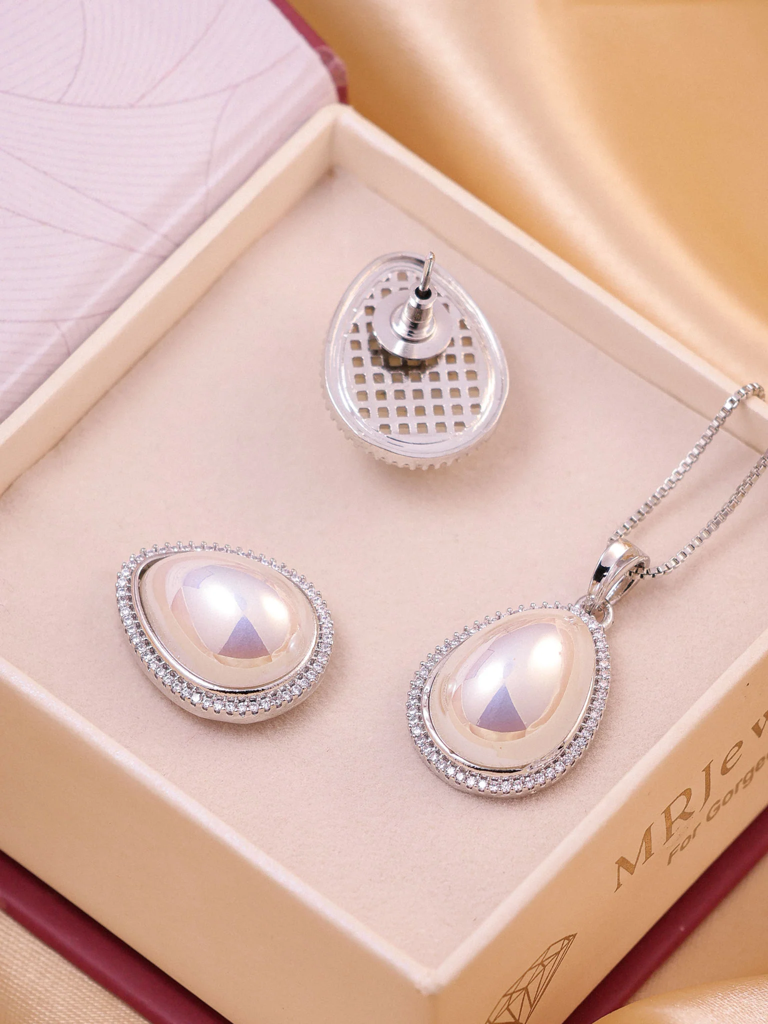 Pearl Teardrop Pendant Set - Image 3