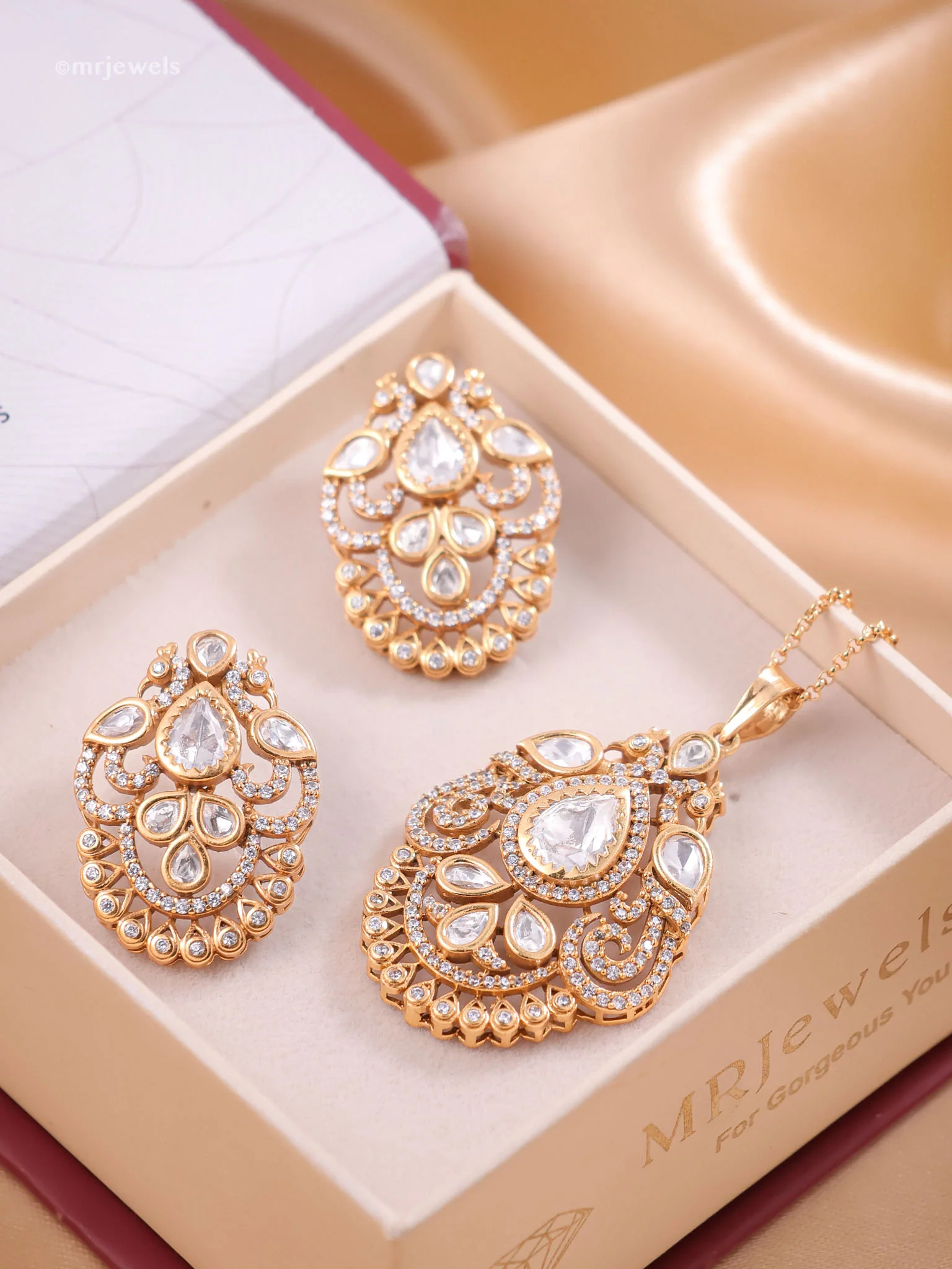 Polki Alia Pendant Set