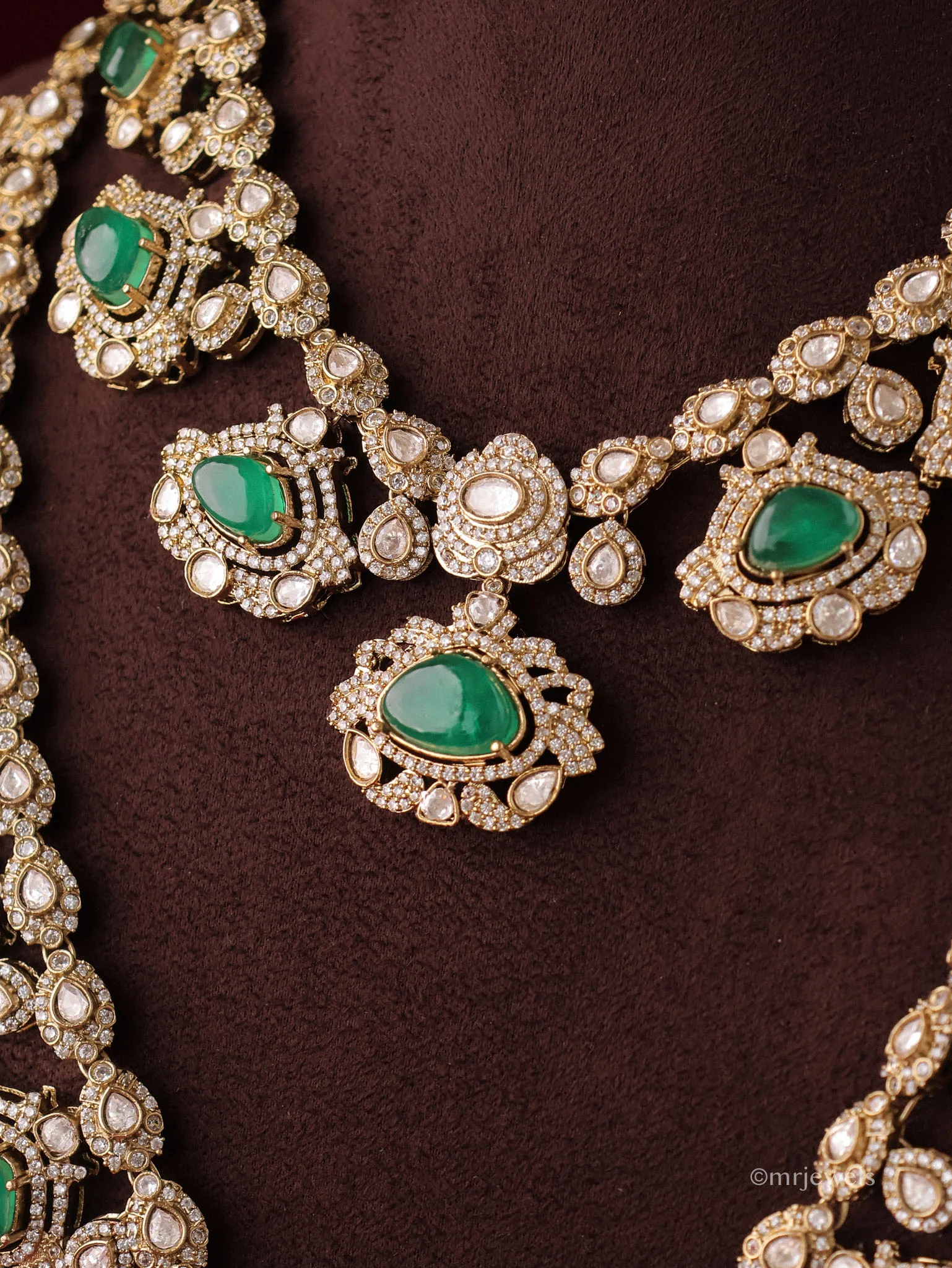 Rajvanshi Emerald Polki Set - Image 3