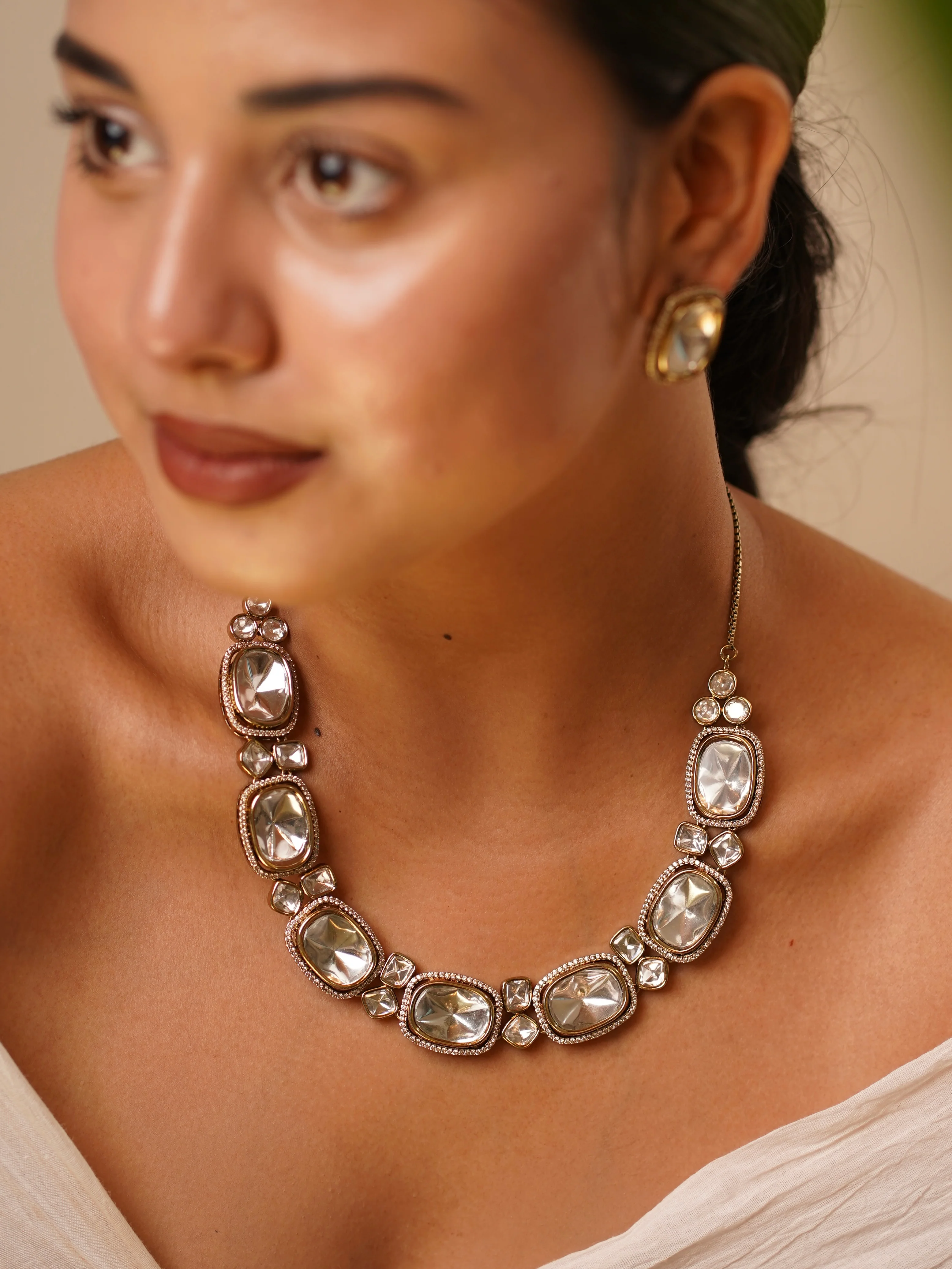 Siya Kundan Necklace Set with Maangtikaa - Image 4