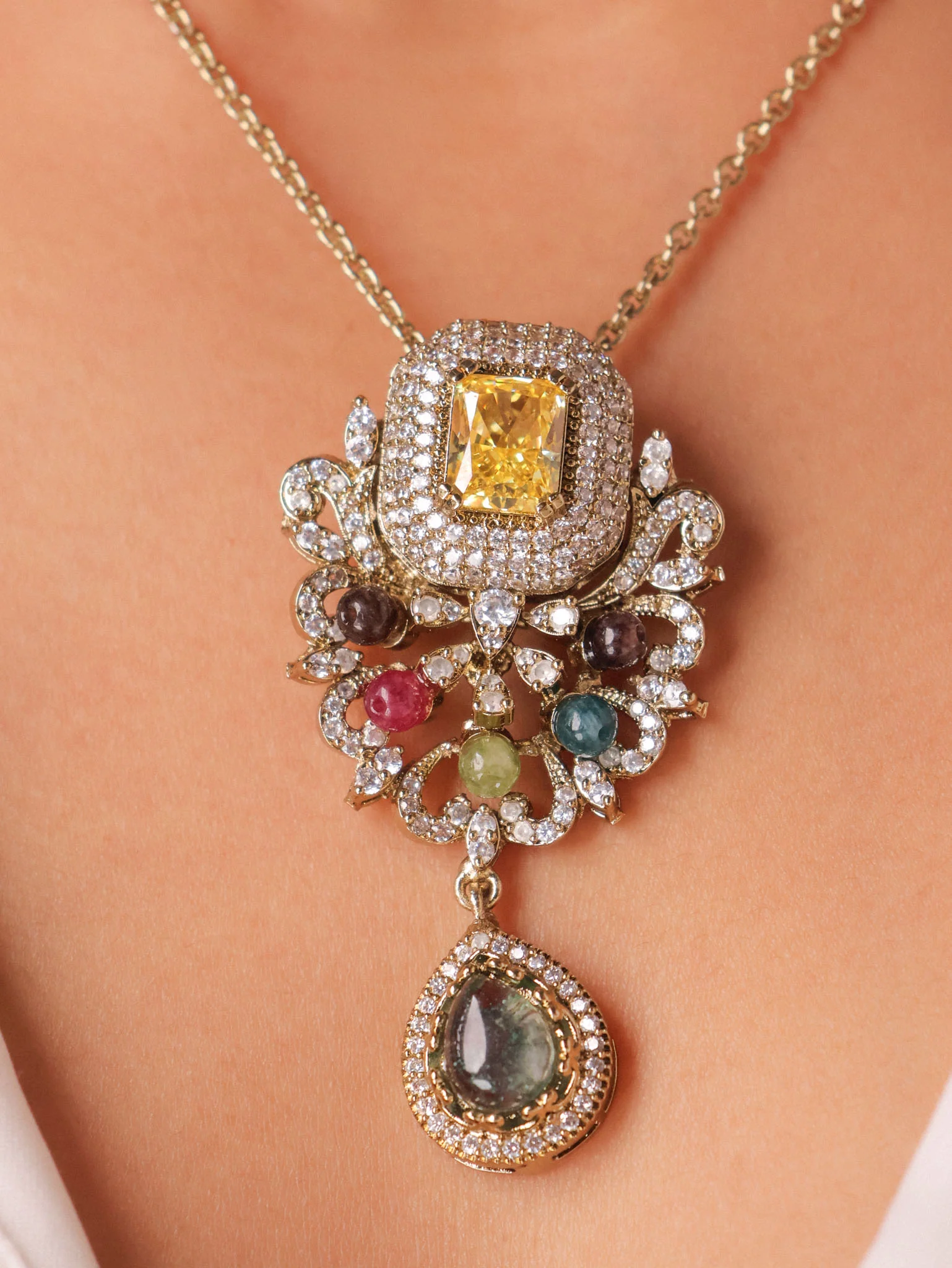 Ratna Noor Navratna Pendant Set - Image 2