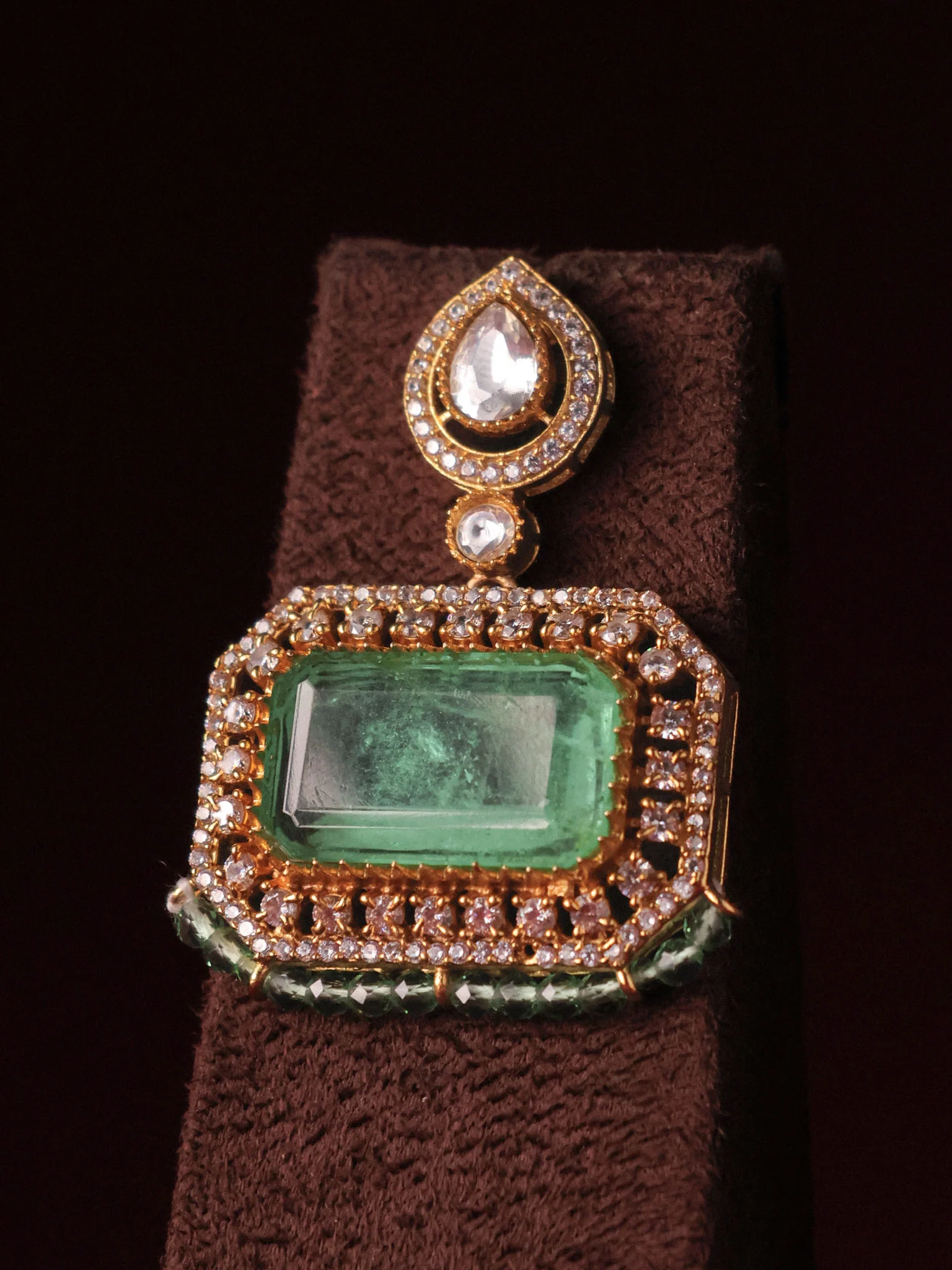 Rivaayat Royale Kundan Pendant Set - Image 10
