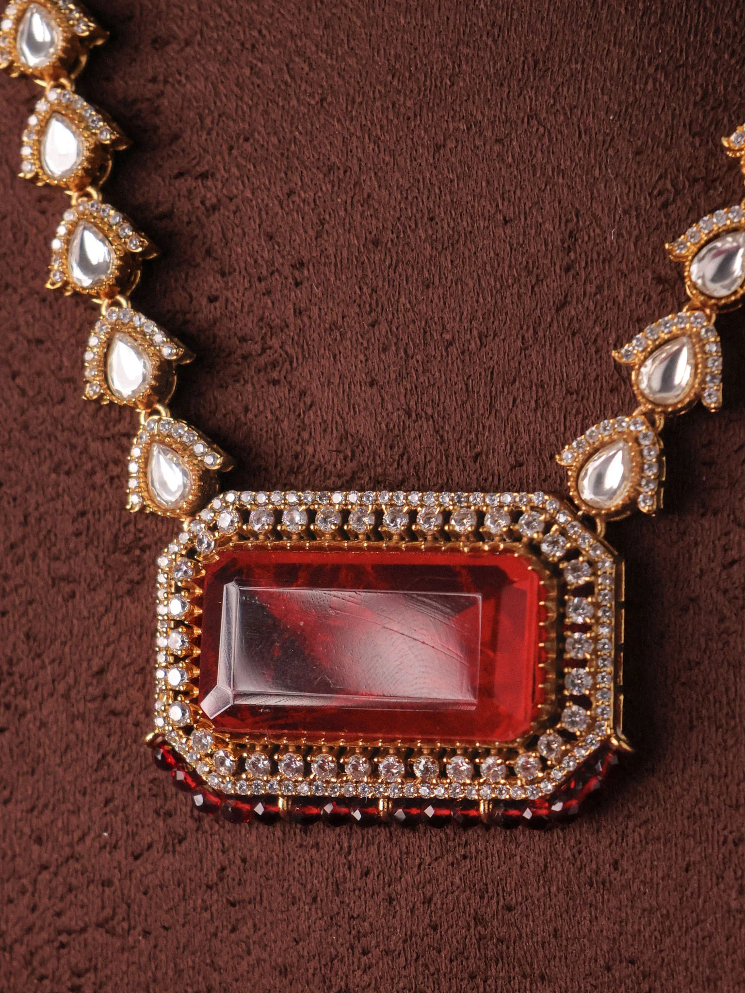 Rivaayat Royale Kundan Pendant Set - Image 4
