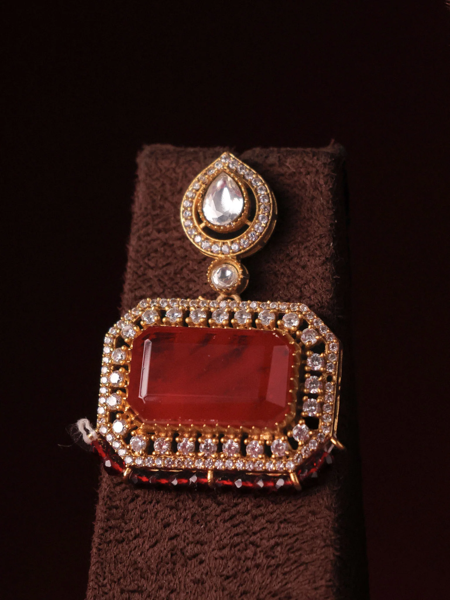 Rivaayat Royale Kundan Pendant Set - Image 6