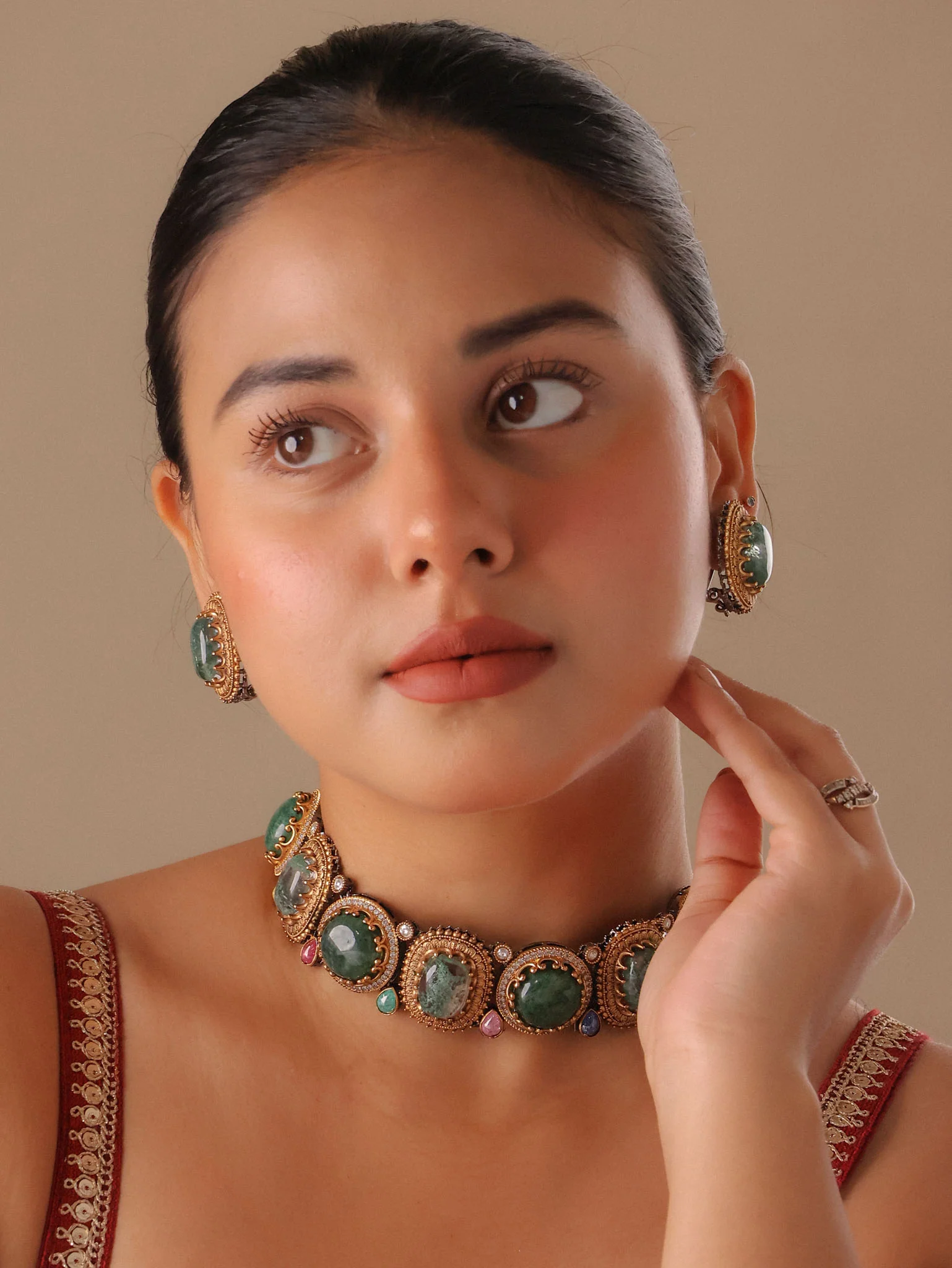 Royal Gemstone Choker - Image 4