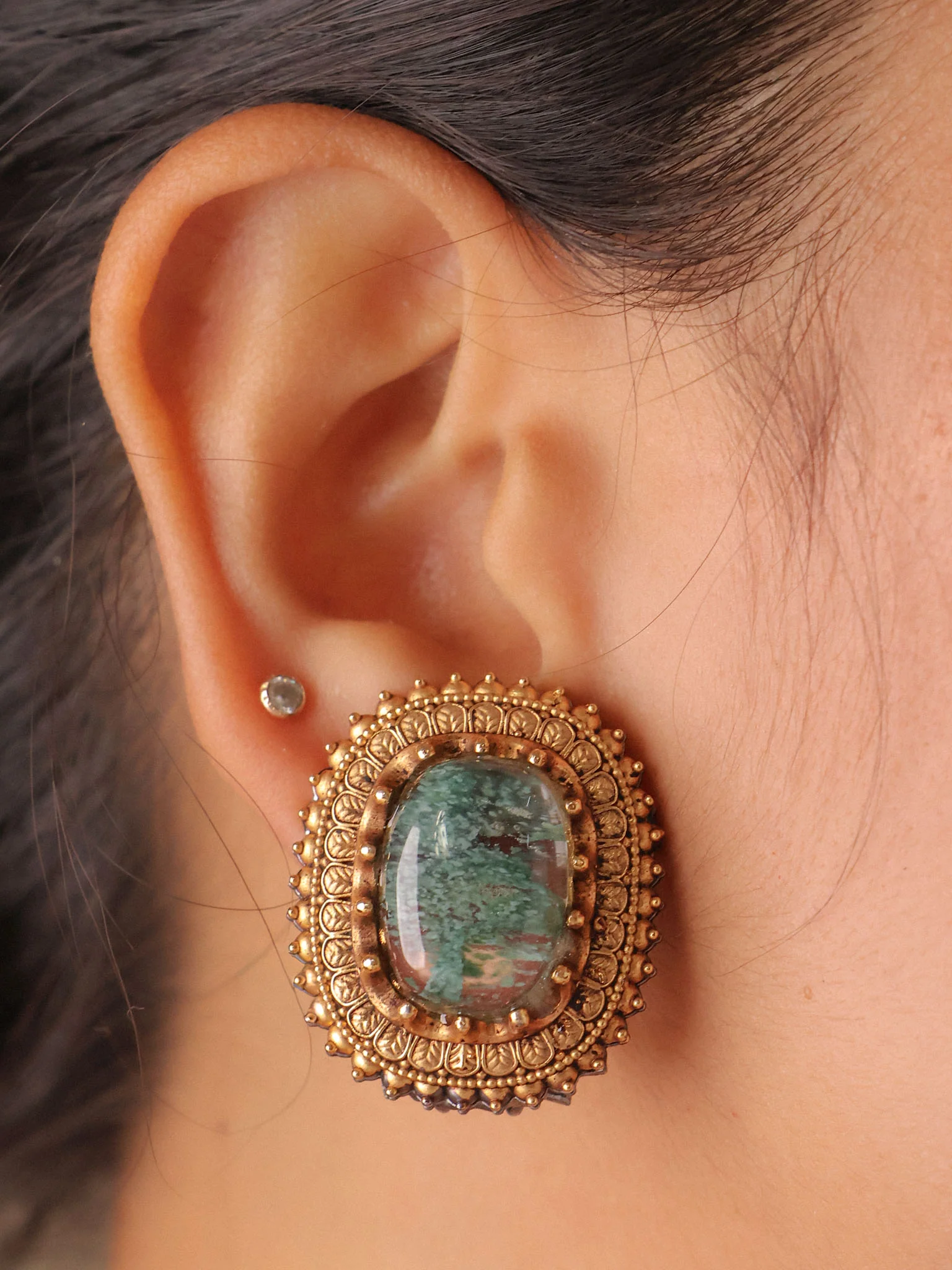 Royal Gemstone Choker - Image 6