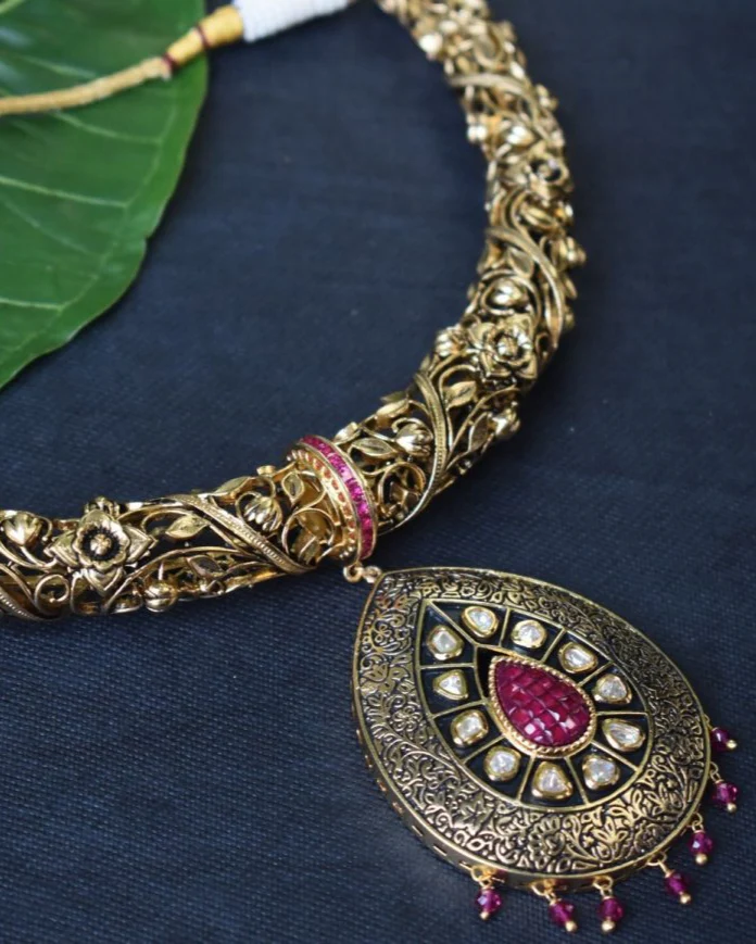 Royal Kundan Ruby Teardrop Hasli  Set - Image 3