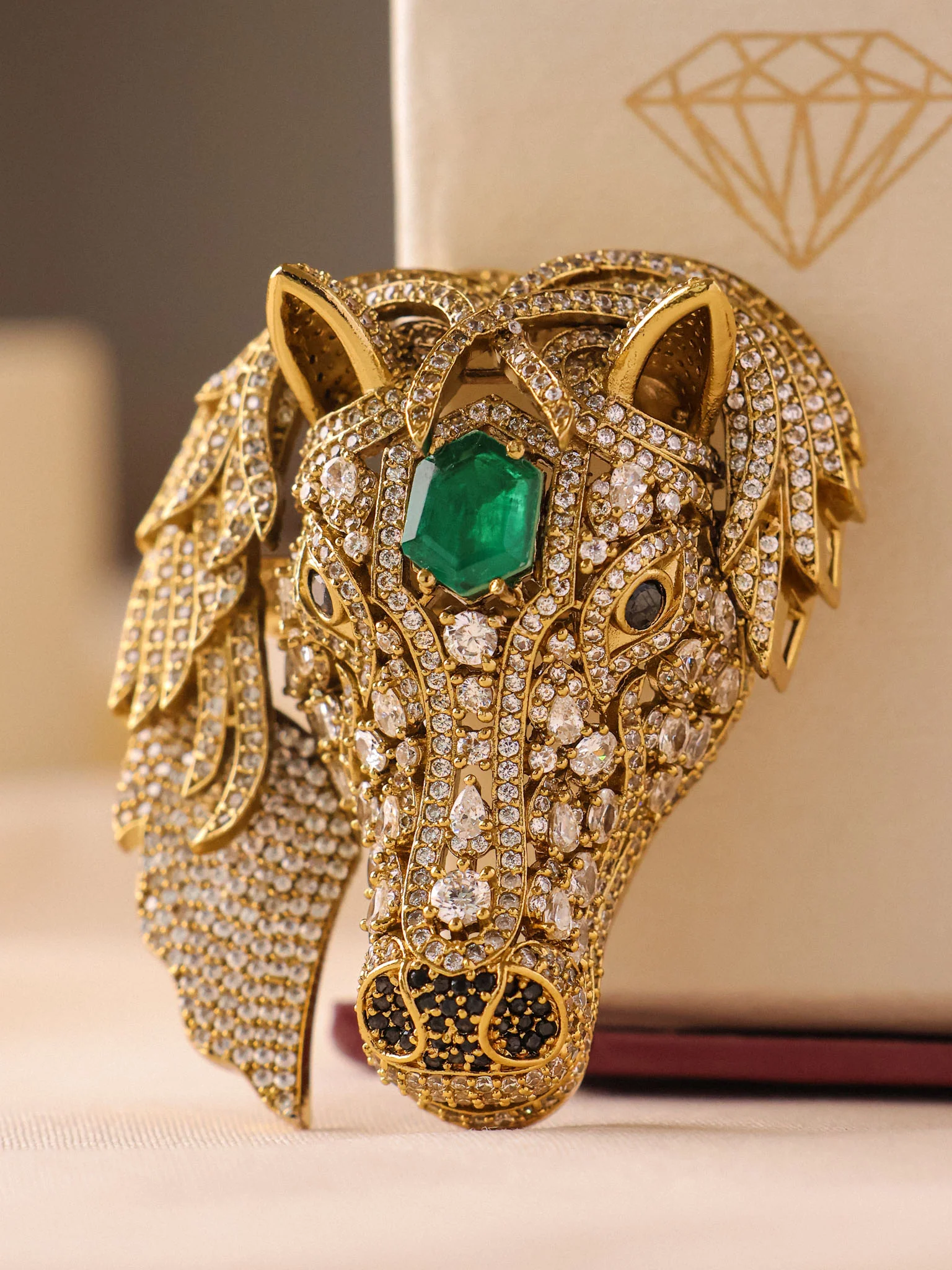 Royale Emerald Brooch - Image 2