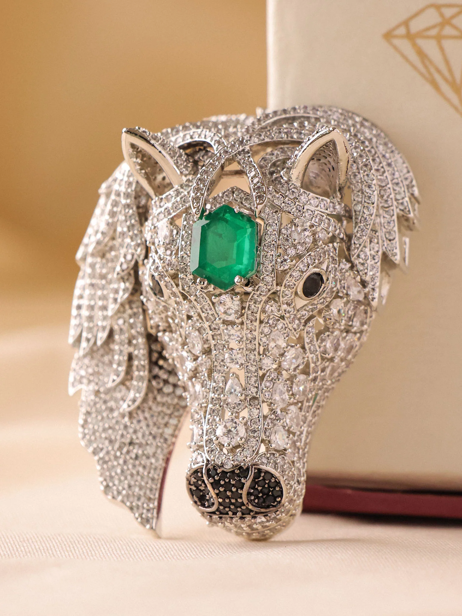 Royale Emerald Brooch - Image 4