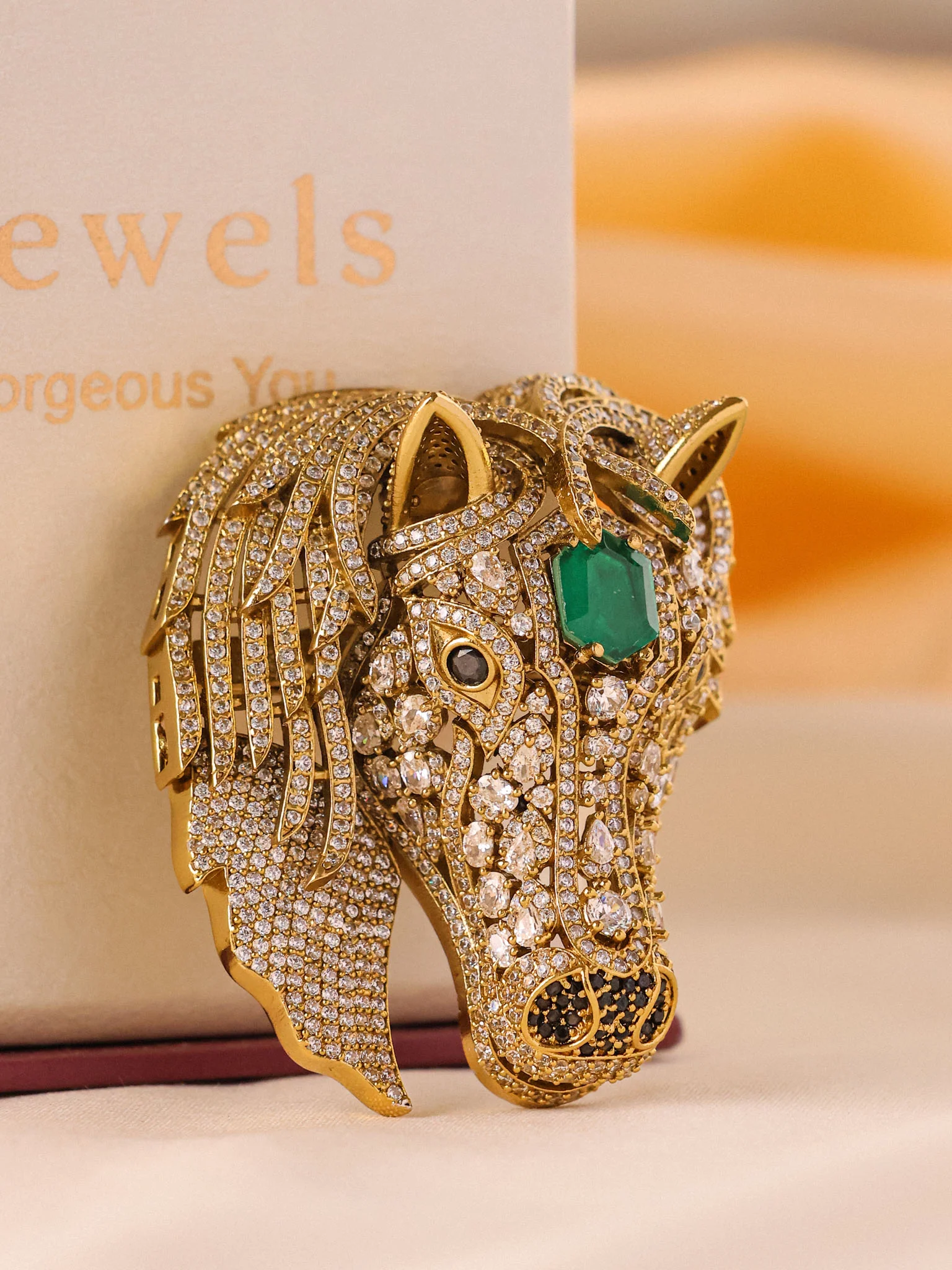 Royale Emerald Brooch - Image 5