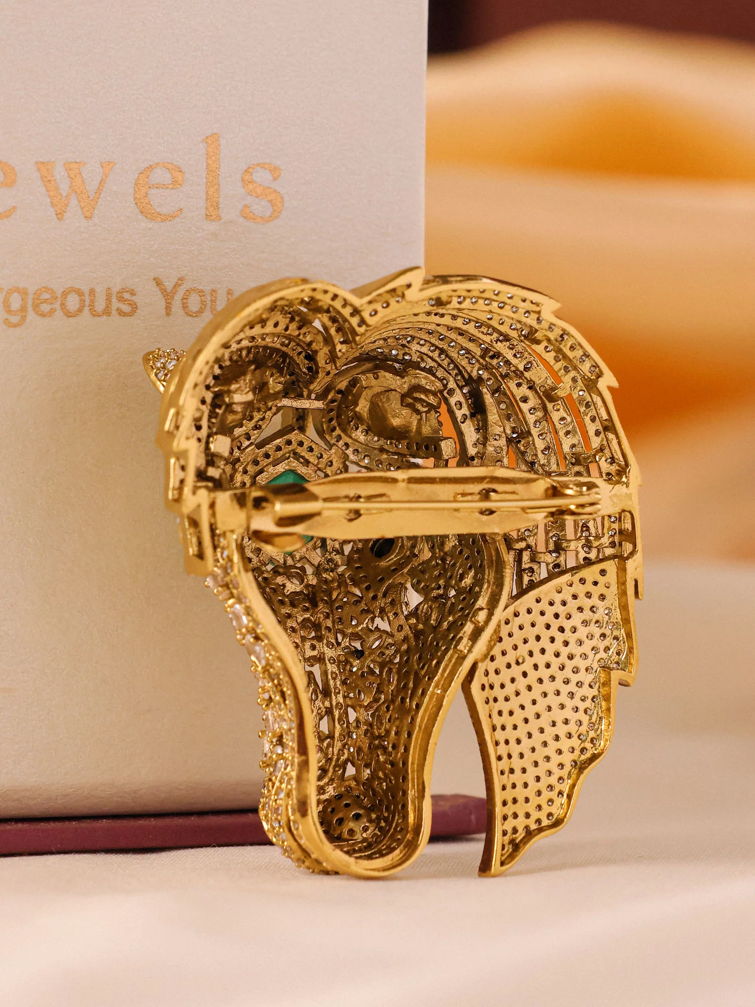 Royale Emerald Brooch - Image 6
