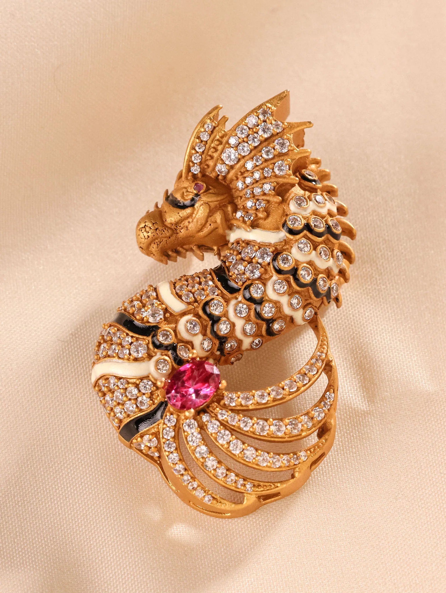Royale Seahorse Brooch - Image 12