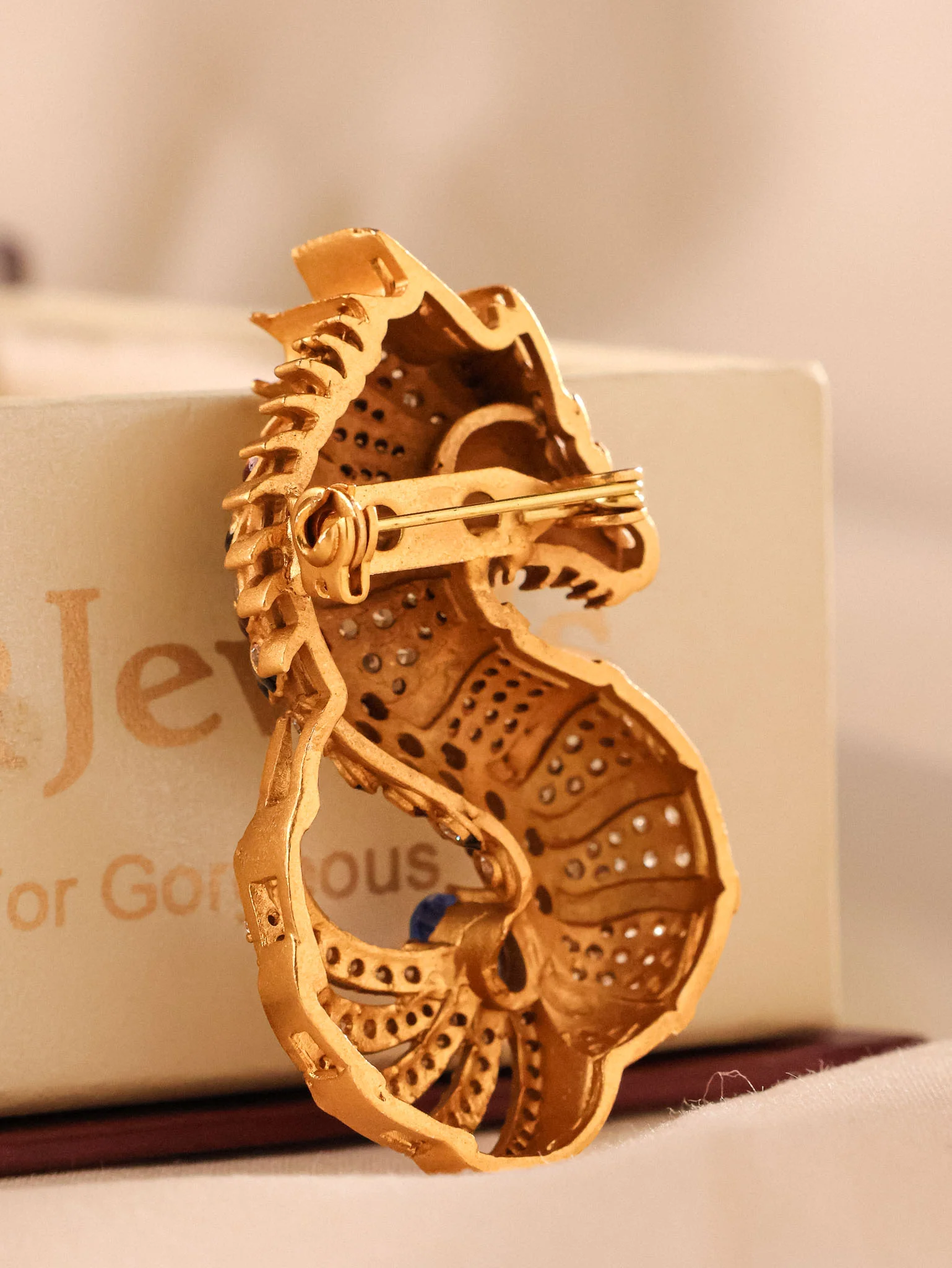 Royale Seahorse Brooch - Image 2