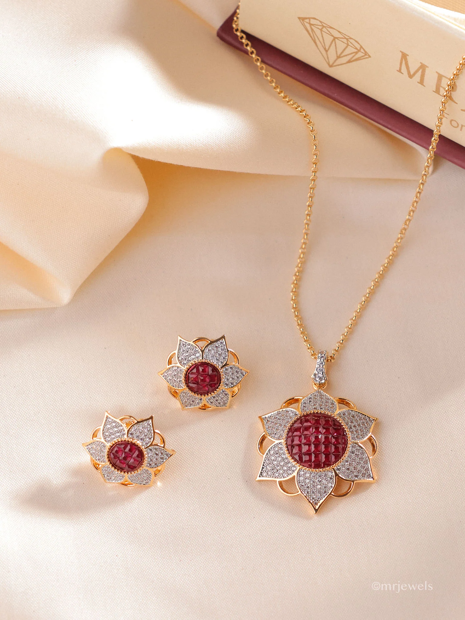 Flower Pendant with lovely earrings