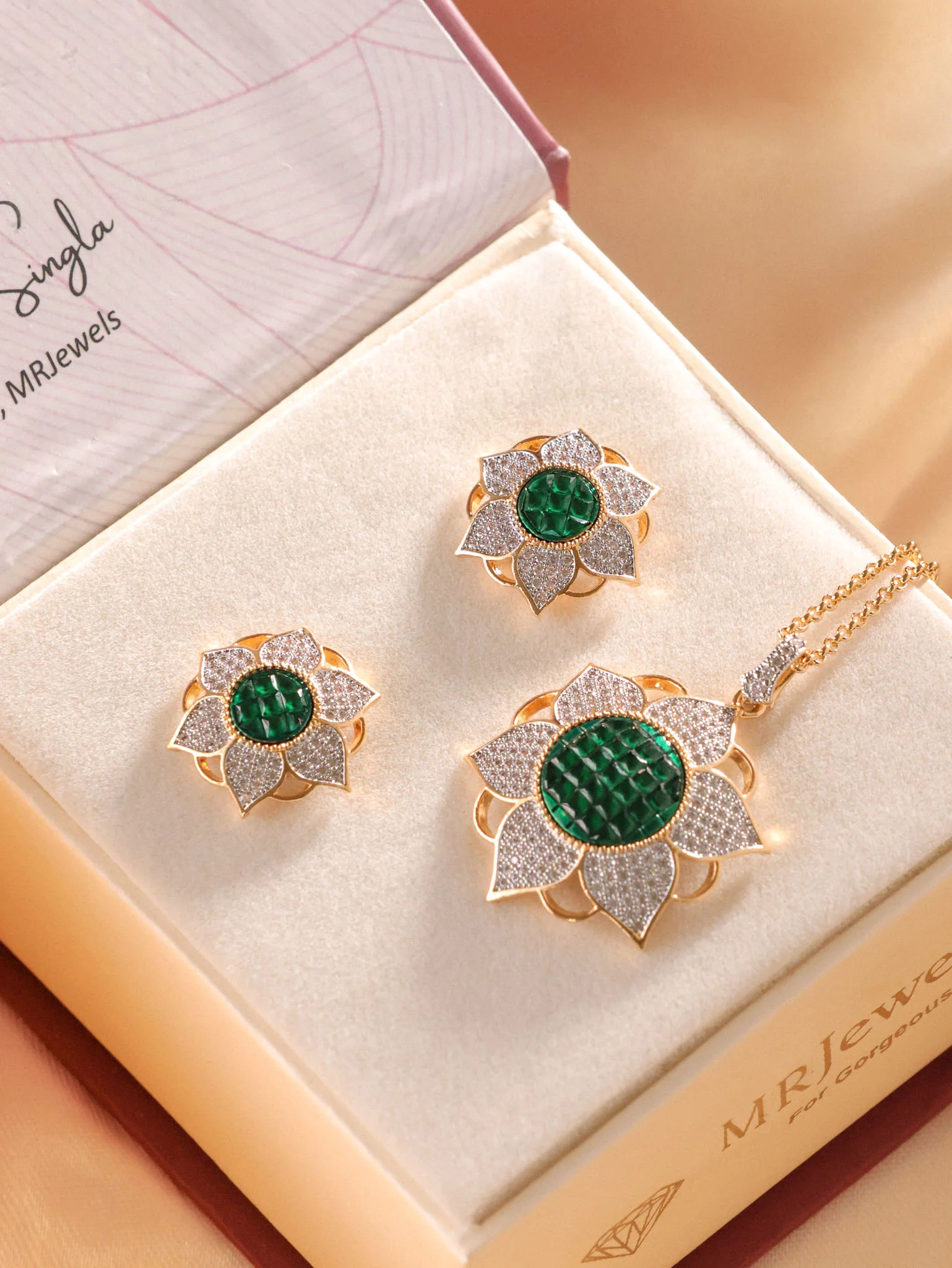 Flower Pendant with lovely earrings - Image 4