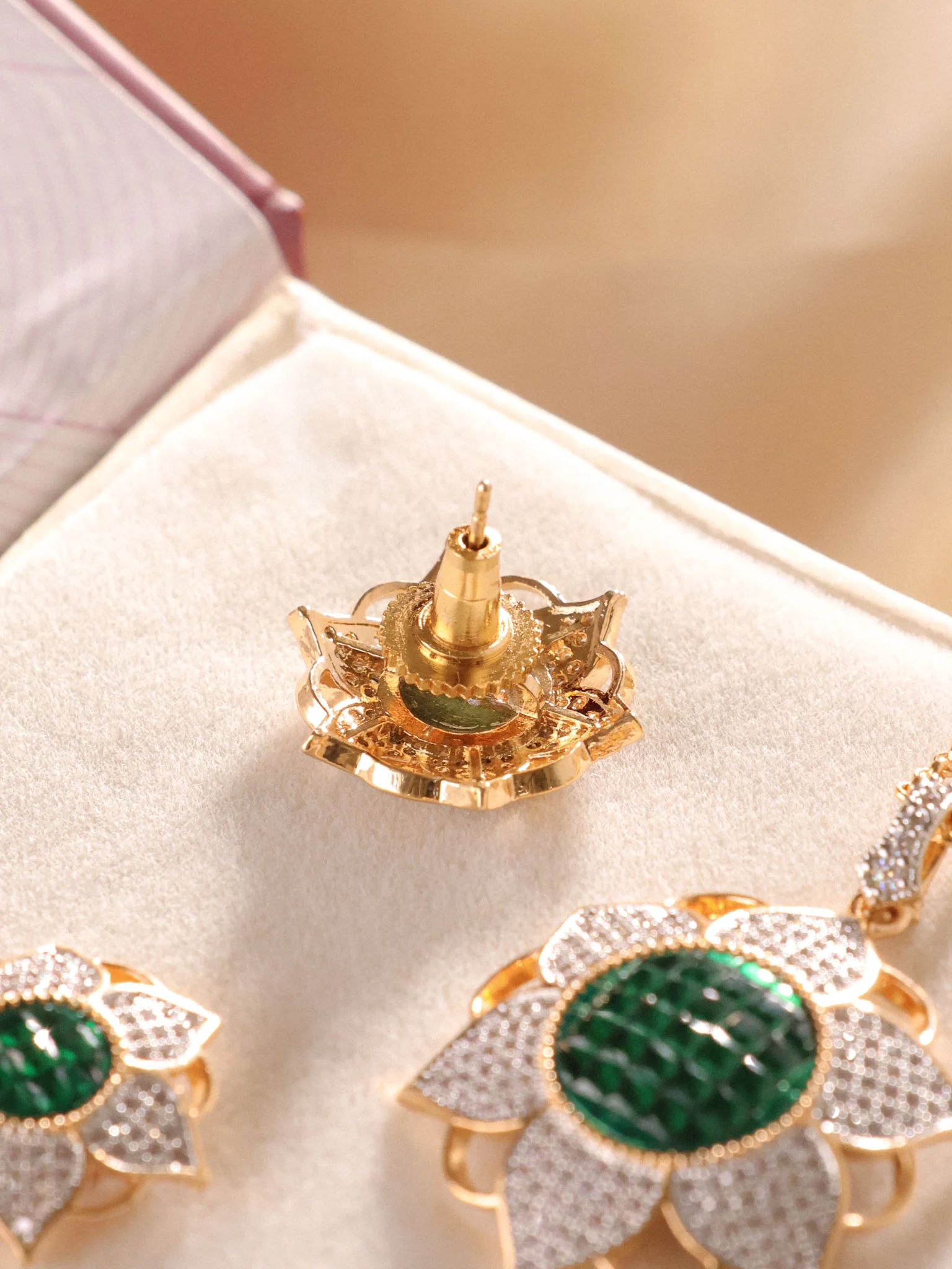 Flower Pendant with lovely earrings - Image 5