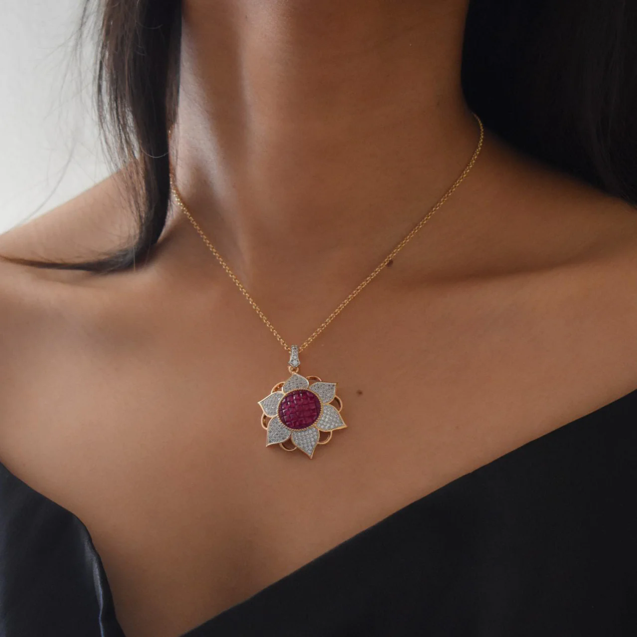 Flower Pendant with lovely earrings - Image 6