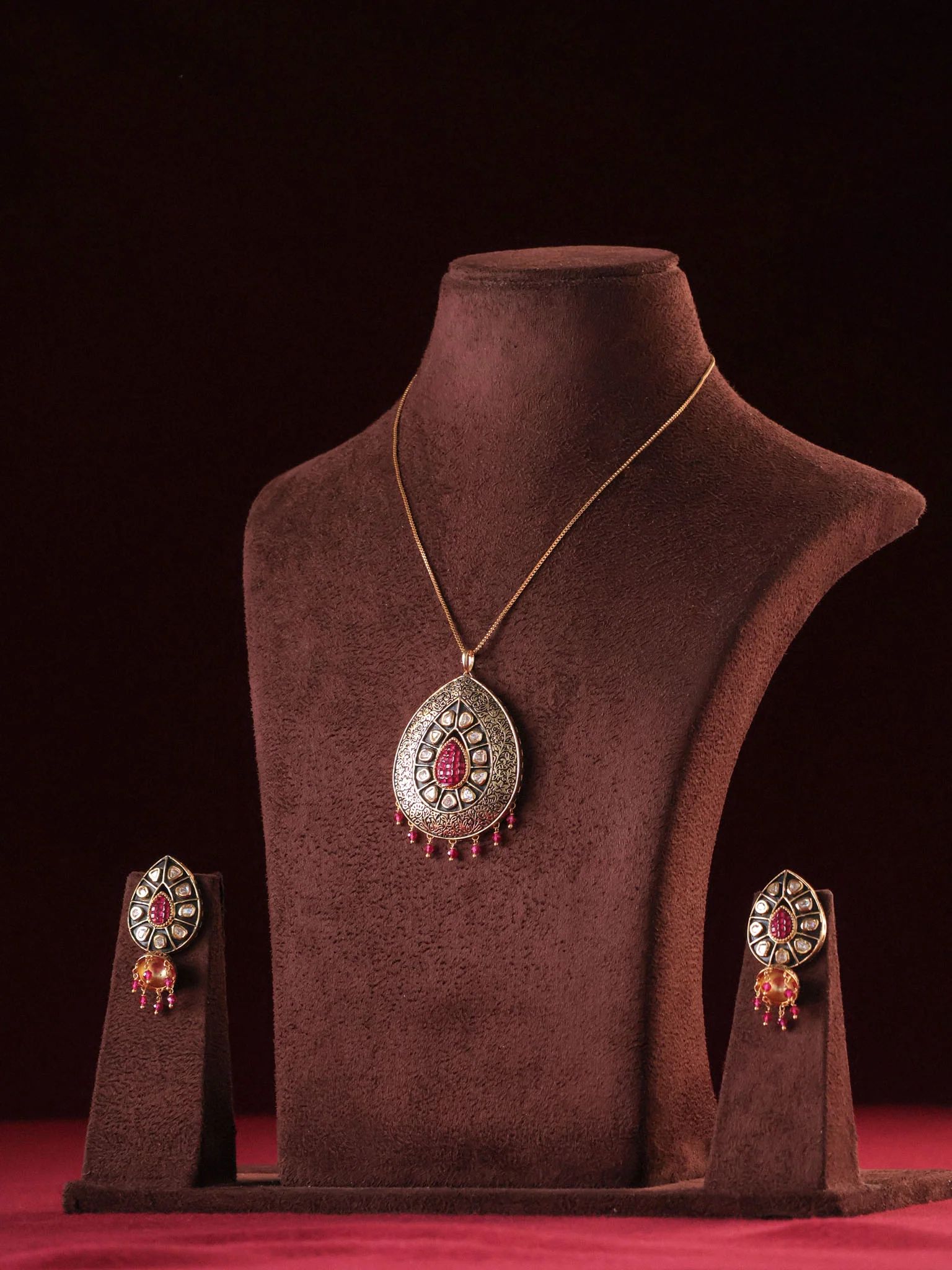 Ruby  Vilandi Teardrop Pendant Set