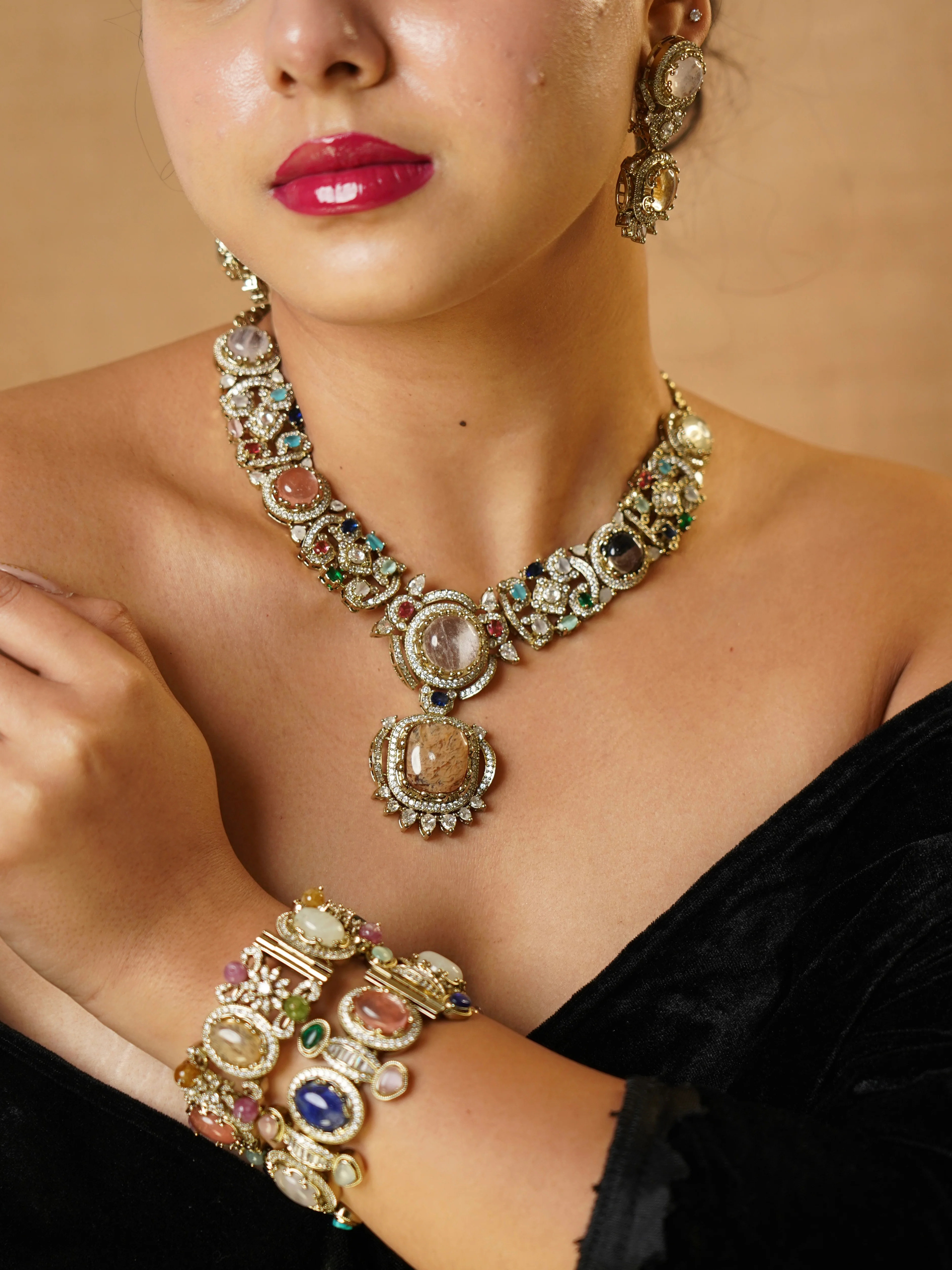 Sabya Inspired Gem Necklace Set - Image 4