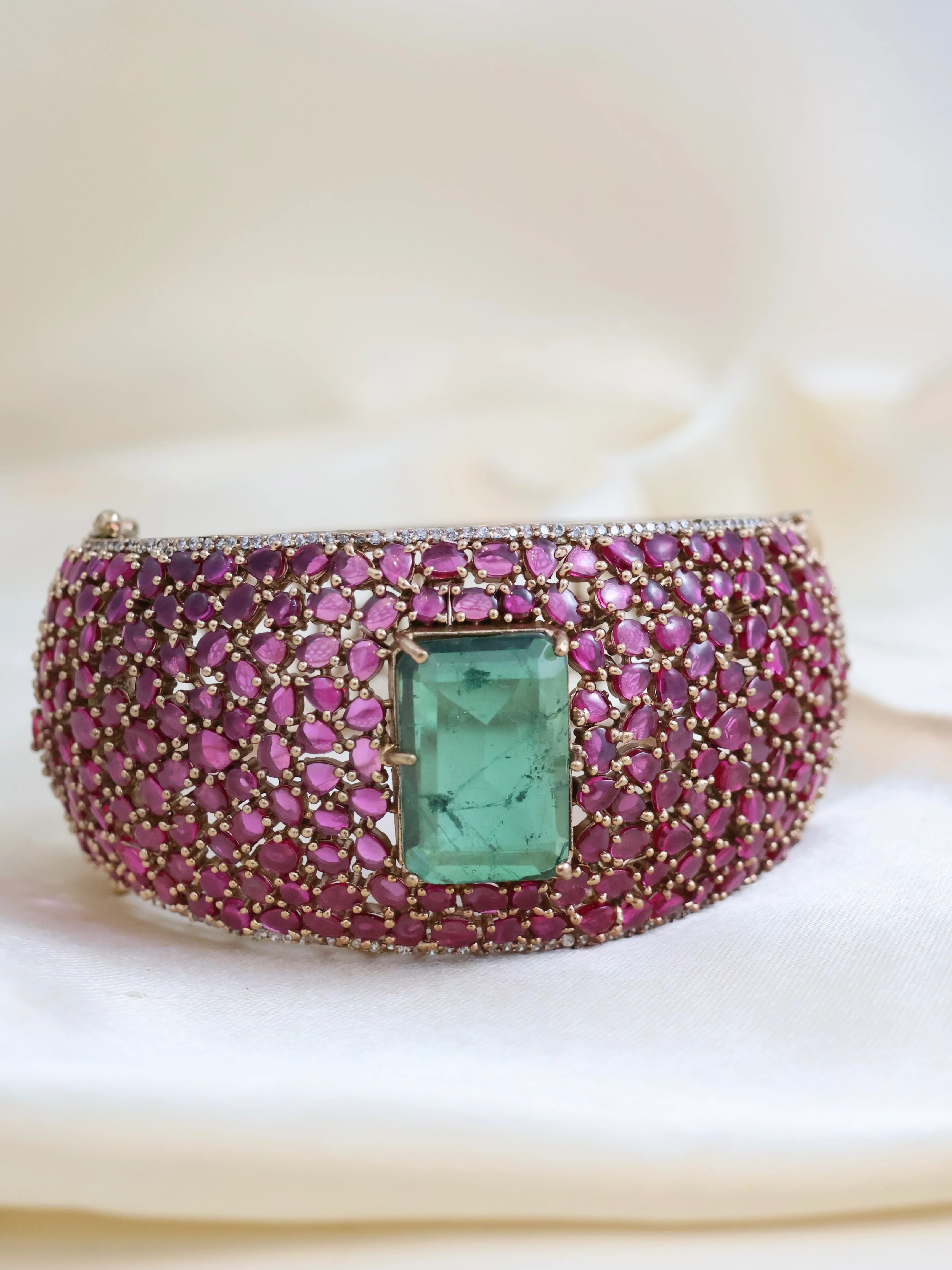 Safa- Emerald Green stone bracelet - Image 2