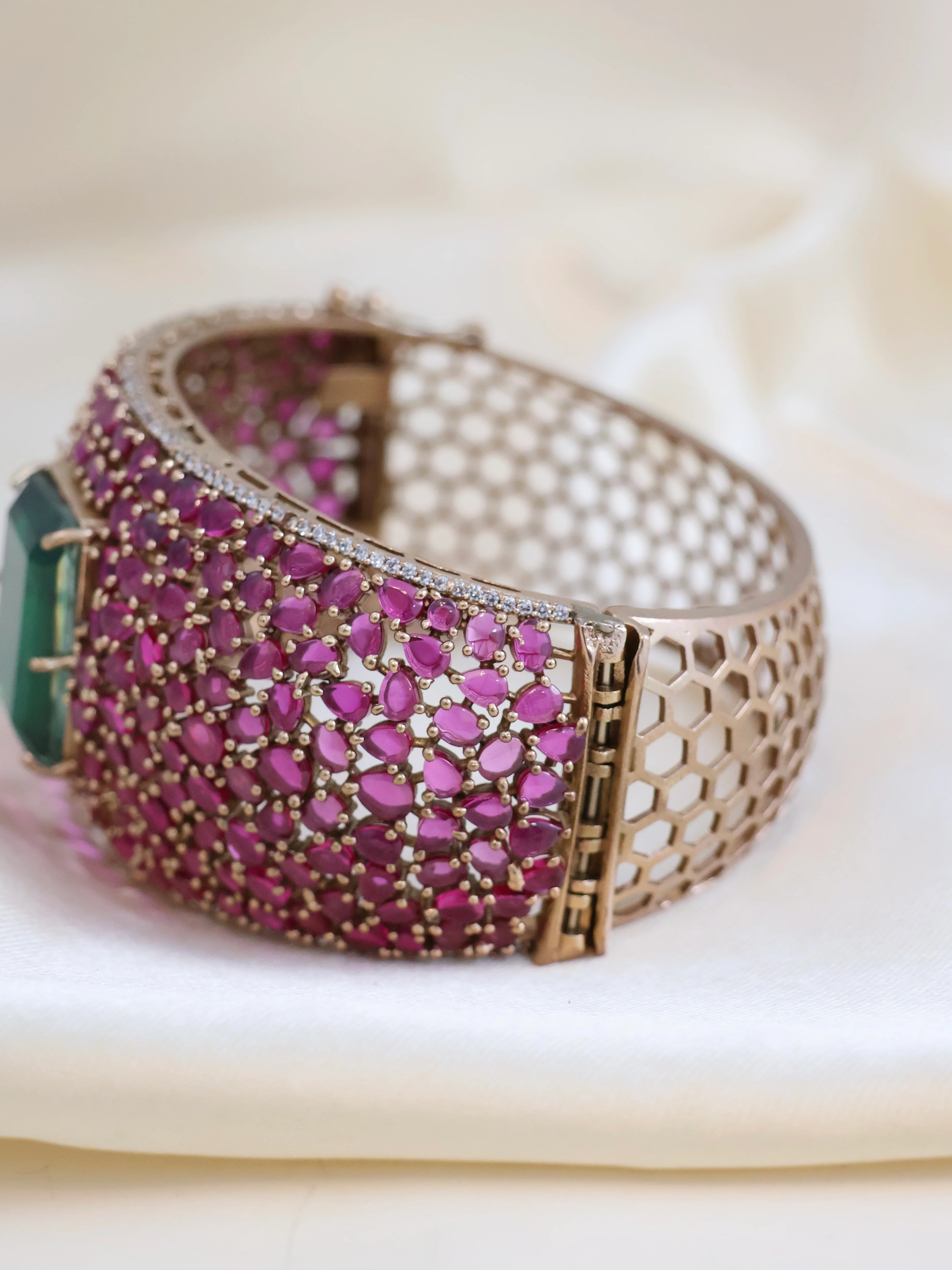 Safa- Emerald Green stone bracelet - Image 3