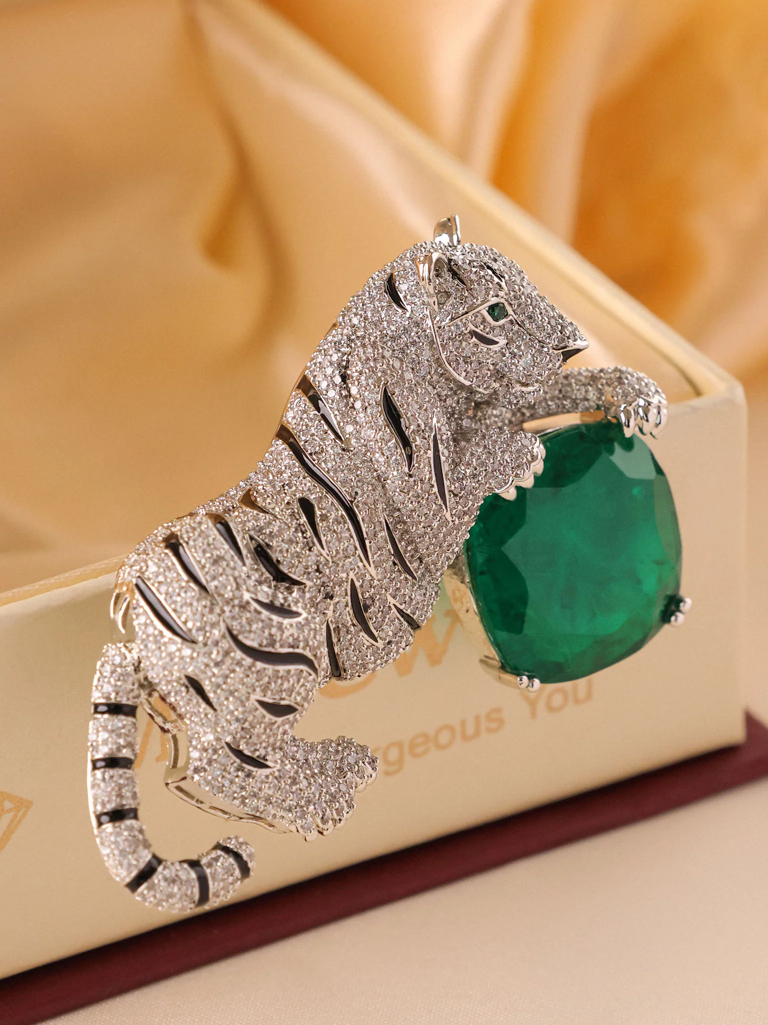 Shera Royale Emerald Brooch