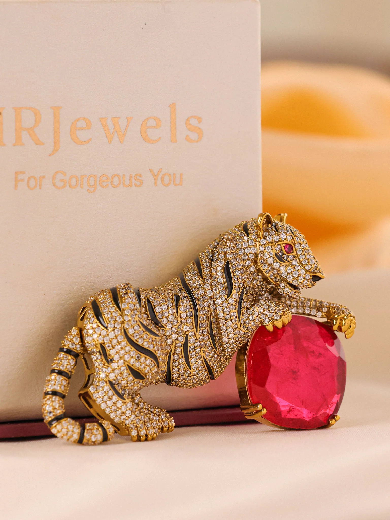 Shera Royale Emerald Brooch - Image 10