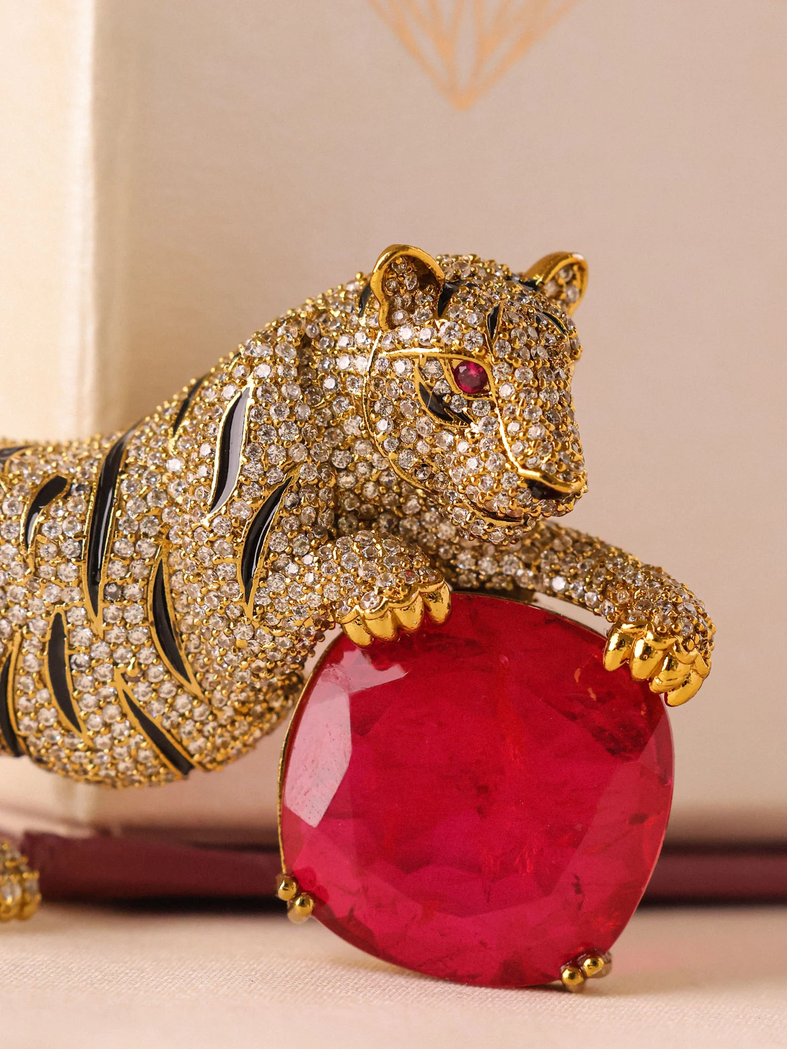 Shera Royale Emerald Brooch - Image 8