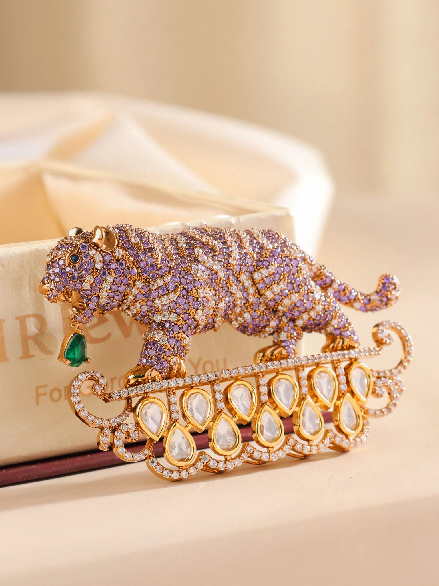 Tiger Royal Statement Brooch - Image 3