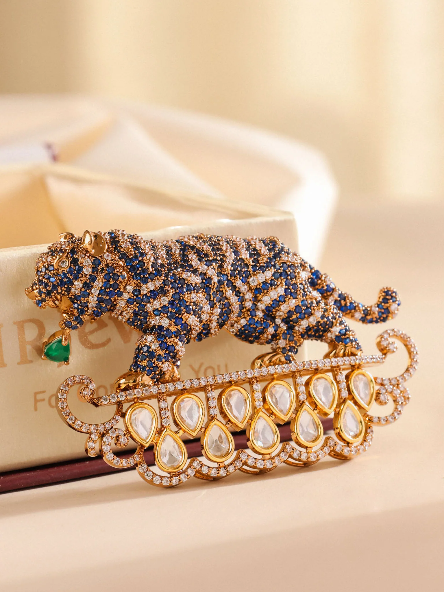Tiger Royal Statement Brooch - Image 7