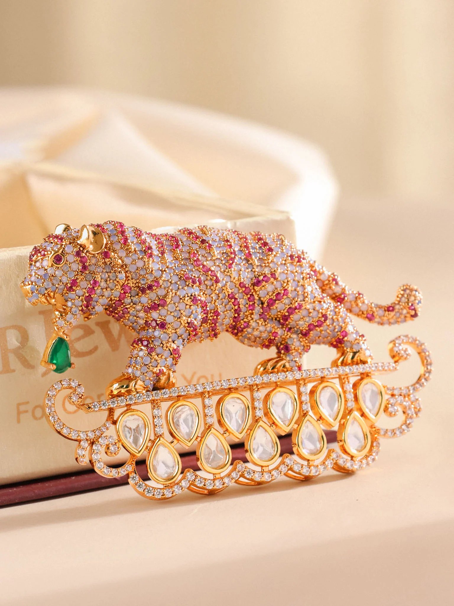 Tiger Royal Statement Brooch - Image 9