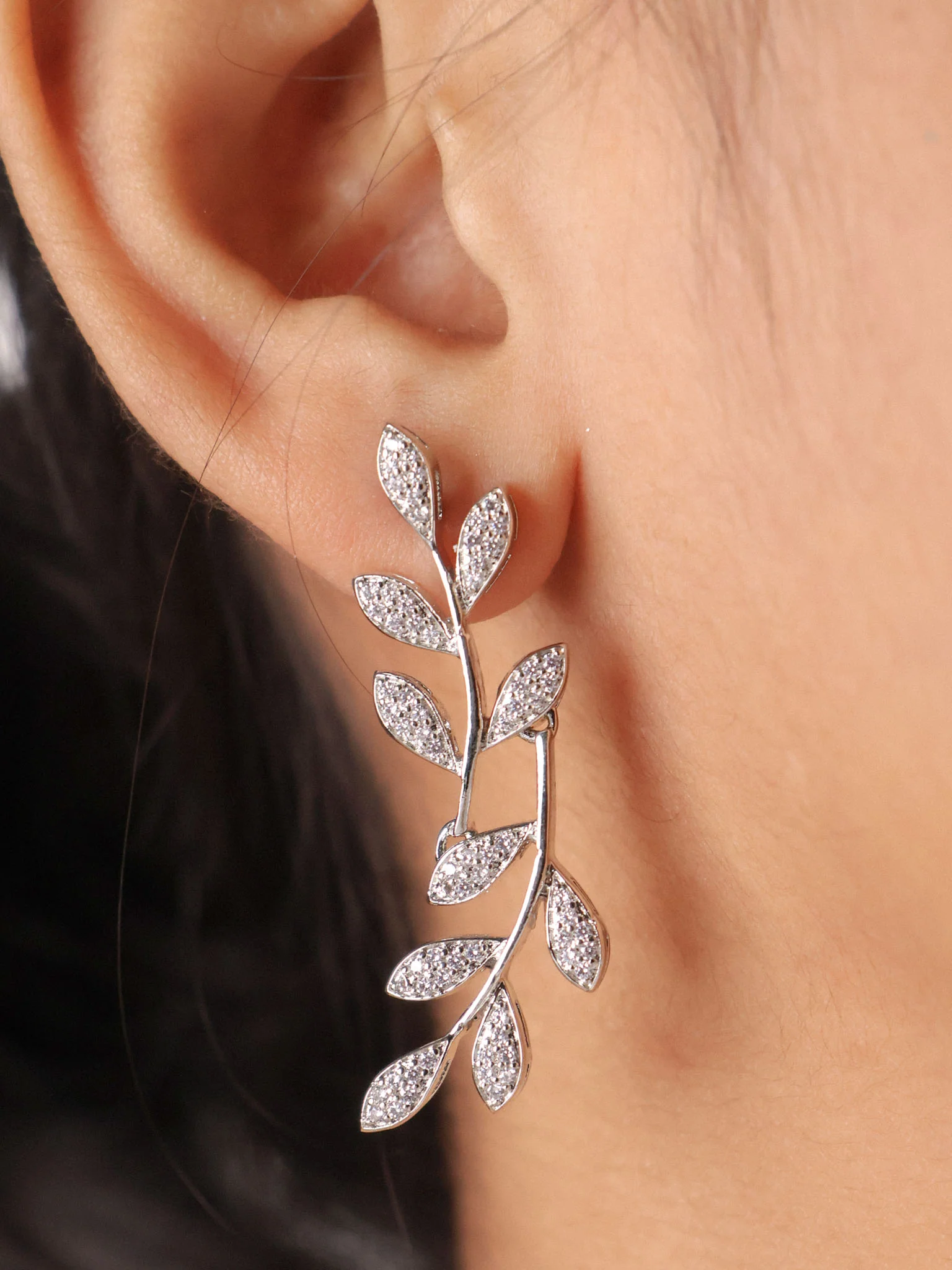 Sleek Diamond set with matching earrings - Image 3