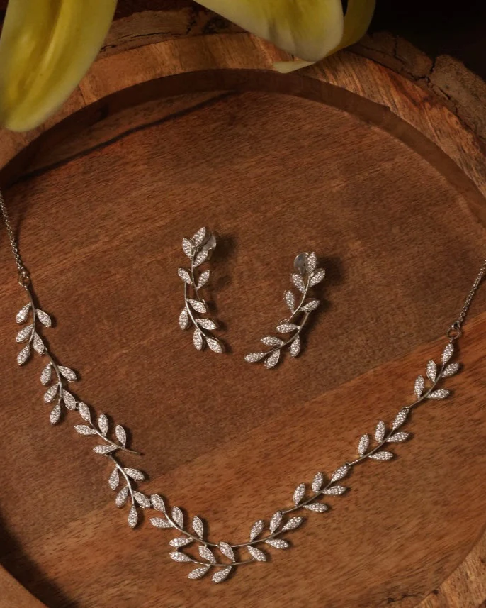 Sleek Diamond set with matching earrings - Image 4