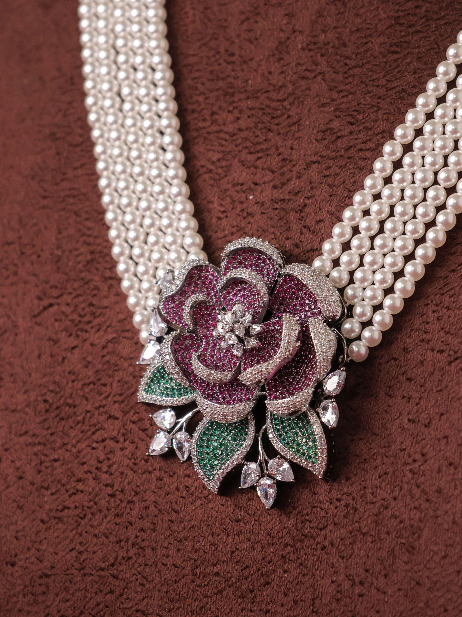 Sovereign Rosette Pearl Necklace Set - Image 2
