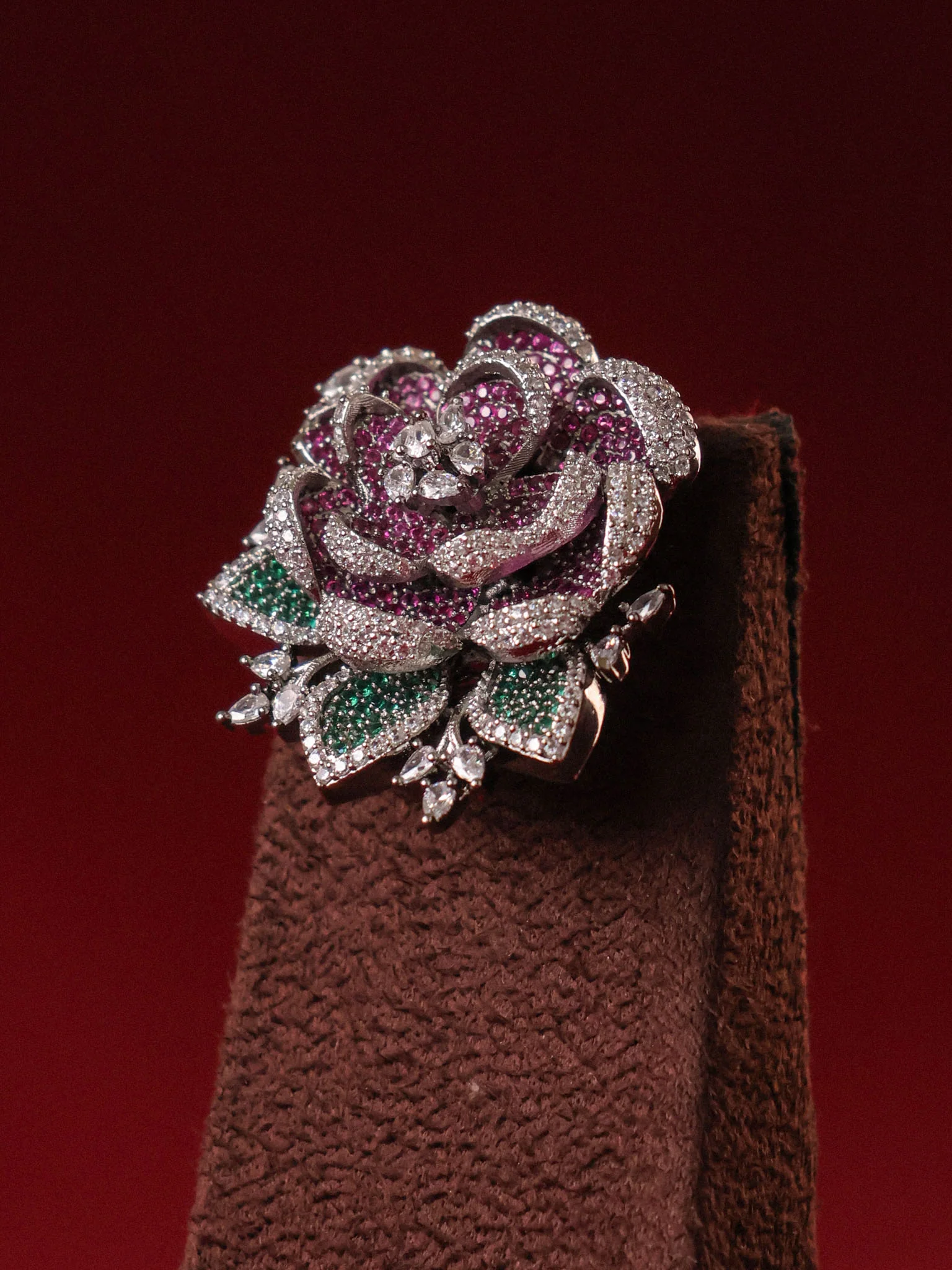 Sovereign Rosette Pearl Necklace Set - Image 3