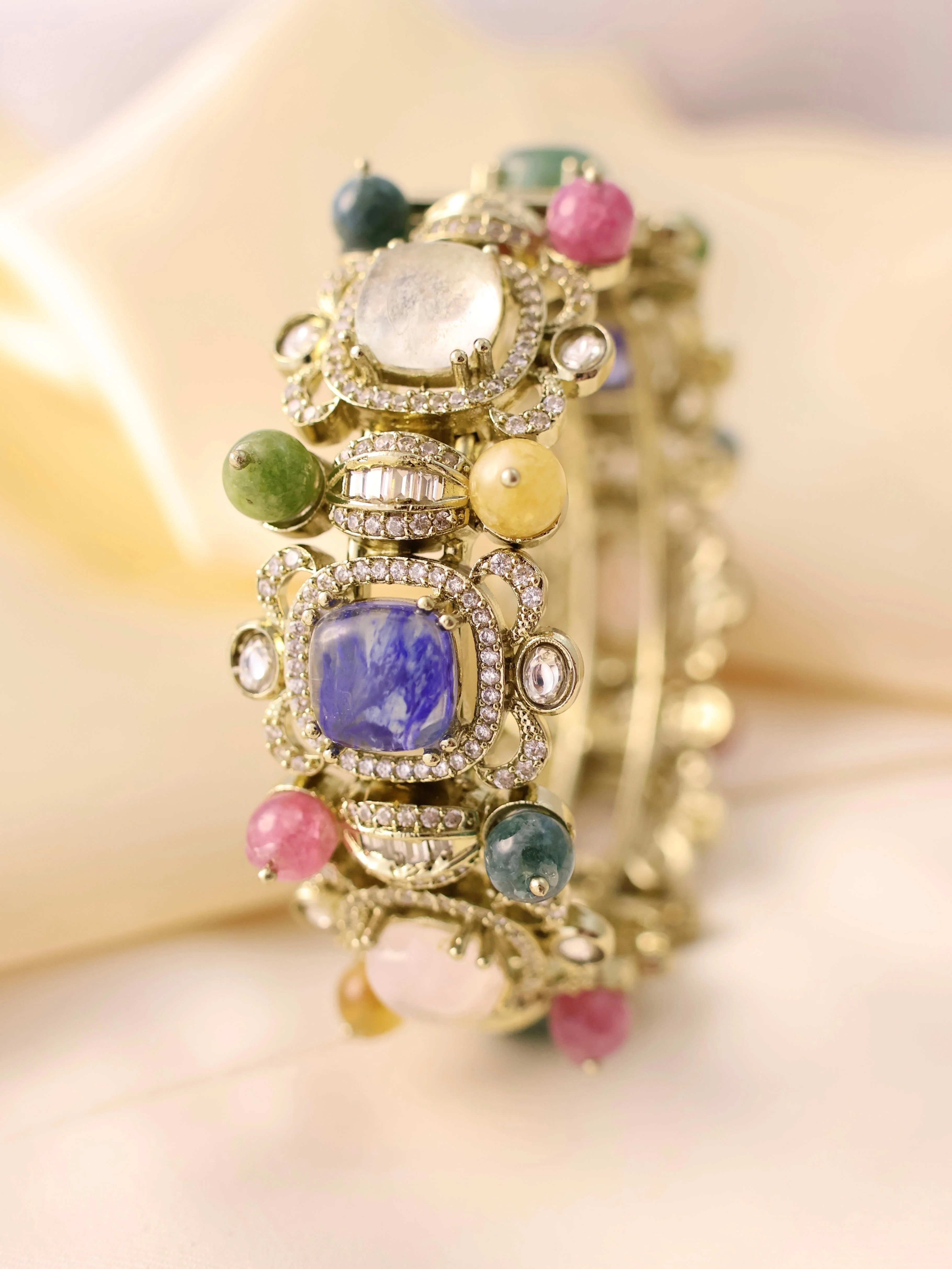 Statement Kada – Sabya-Inspired Jewel of Legacy - Image 2