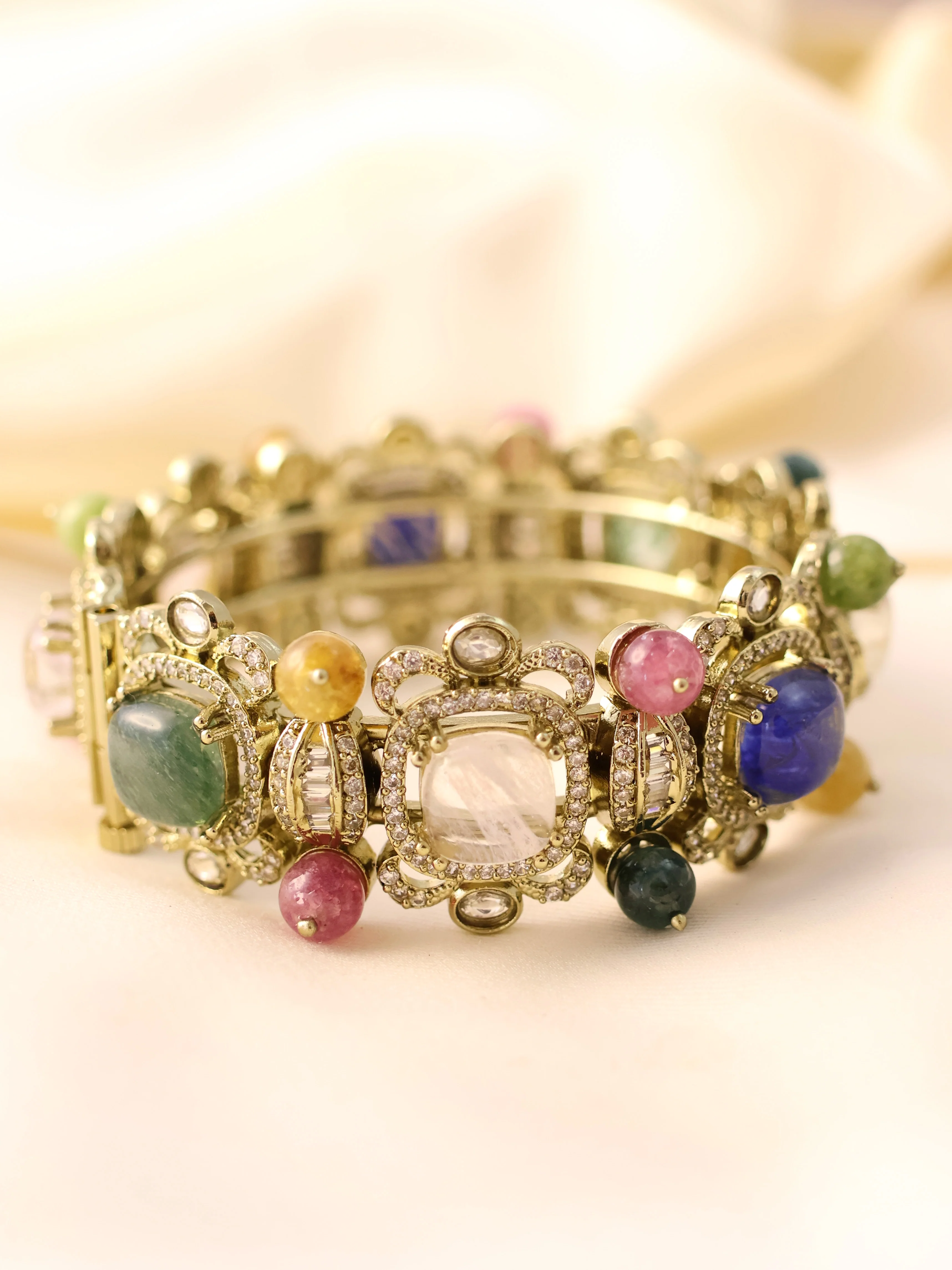 Statement Kada – Sabya-Inspired Jewel of Legacy - Image 3