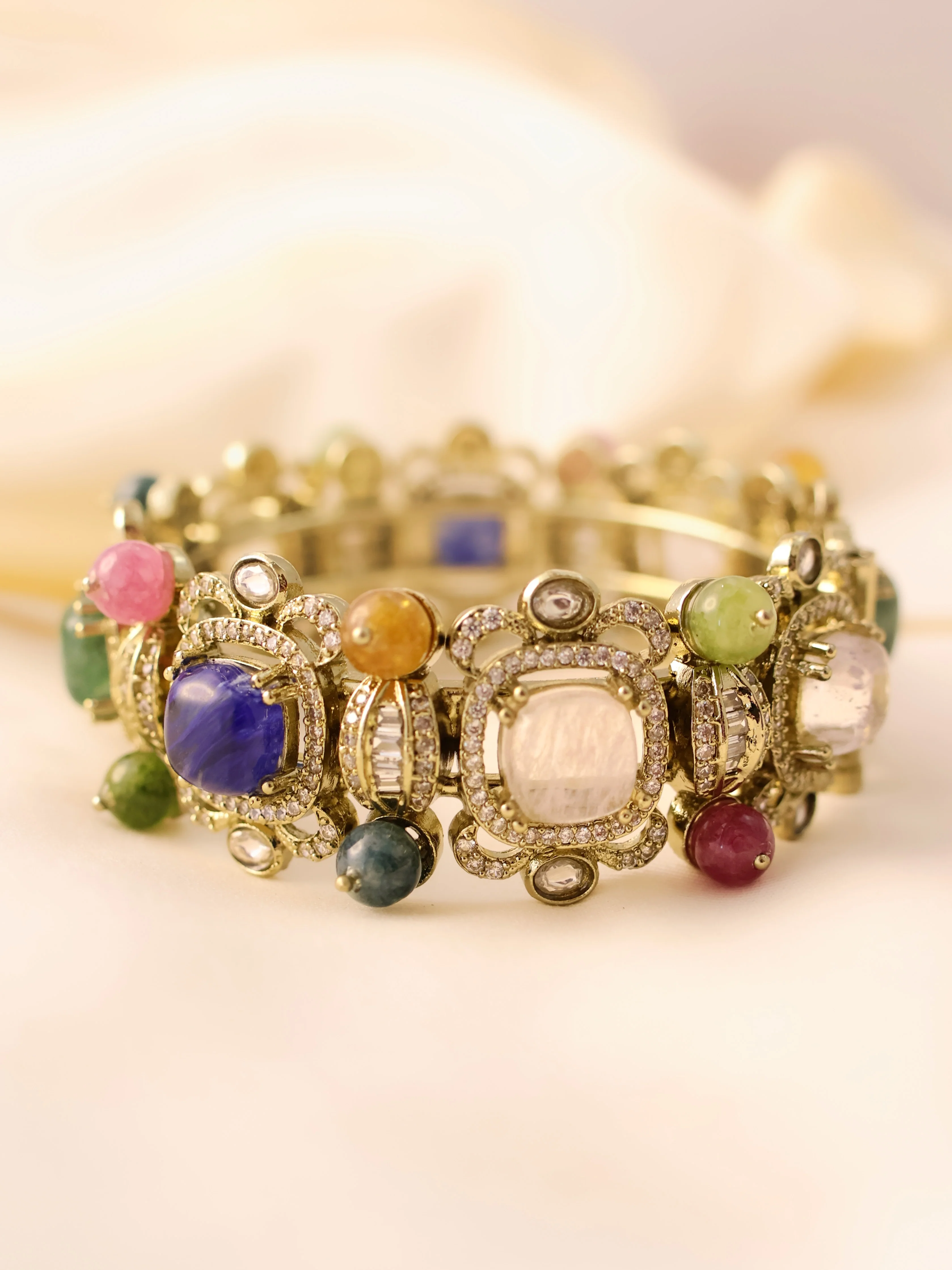 Statement Kada – Sabya-Inspired Jewel of Legacy - Image 4