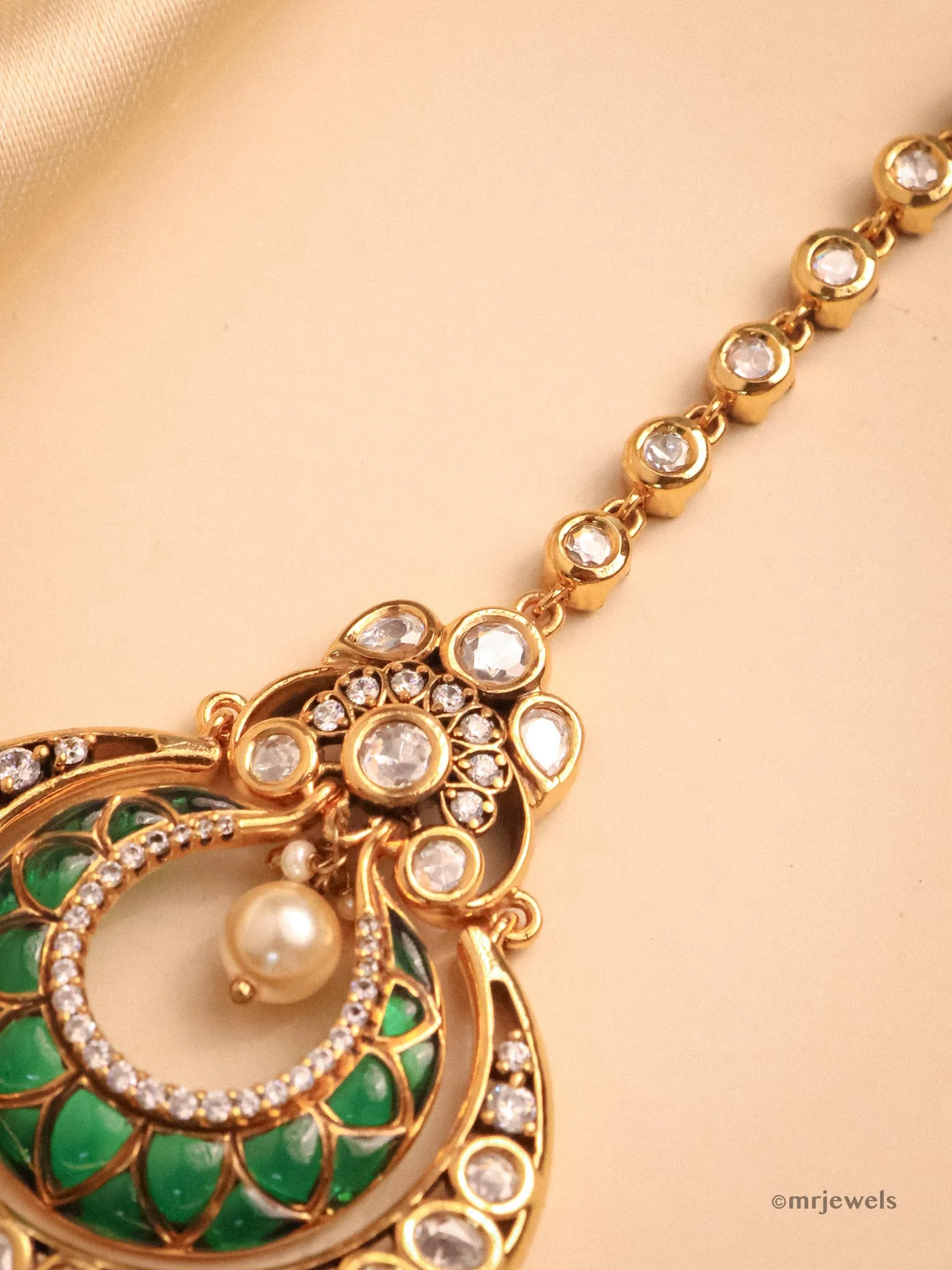 Statement Kundan & Pearl Maang Tikka - Image 4