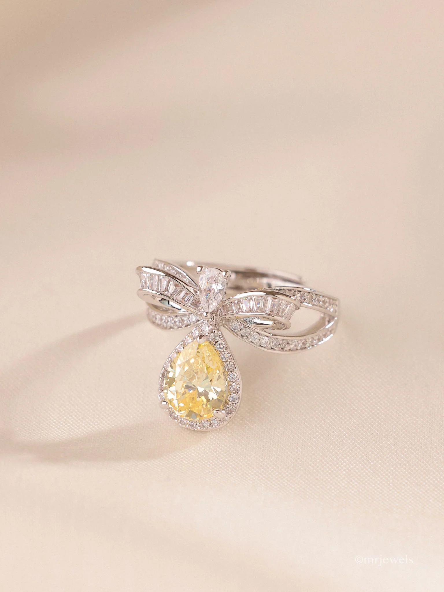 Taarini Diamond Ring - Image 12