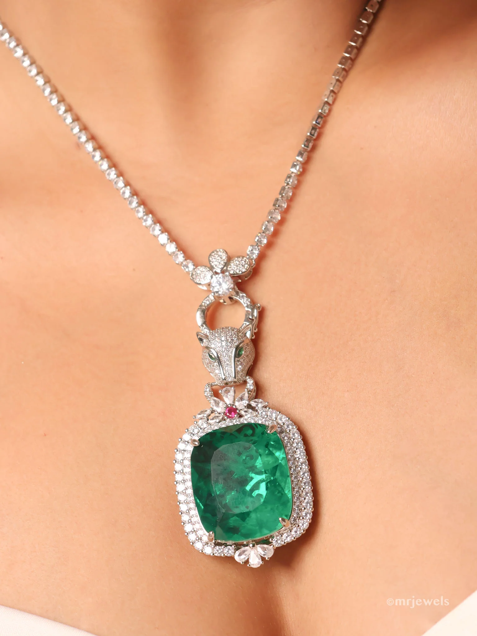 The Emerald Panther Necklace - Image 2