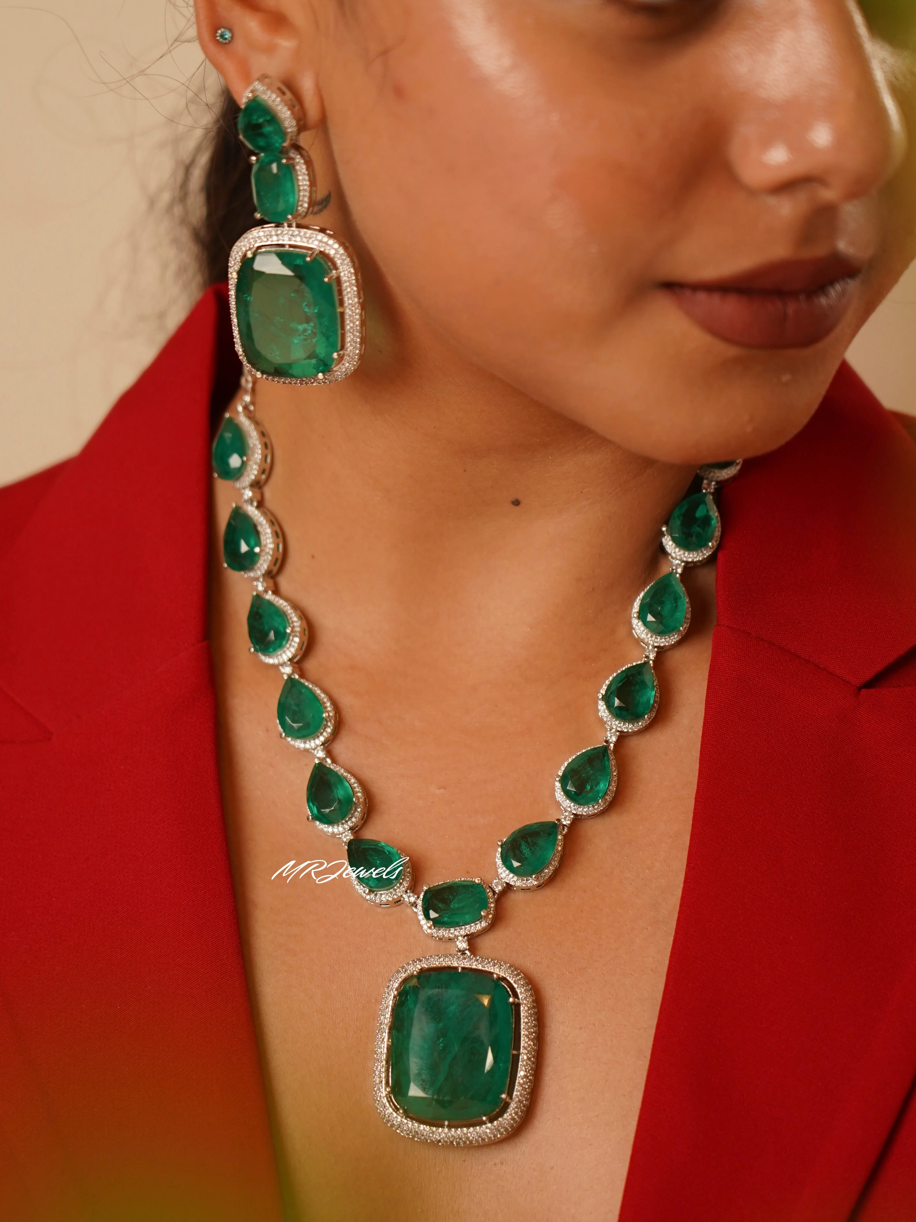 The Heirloom Royal Emerald Drop Set