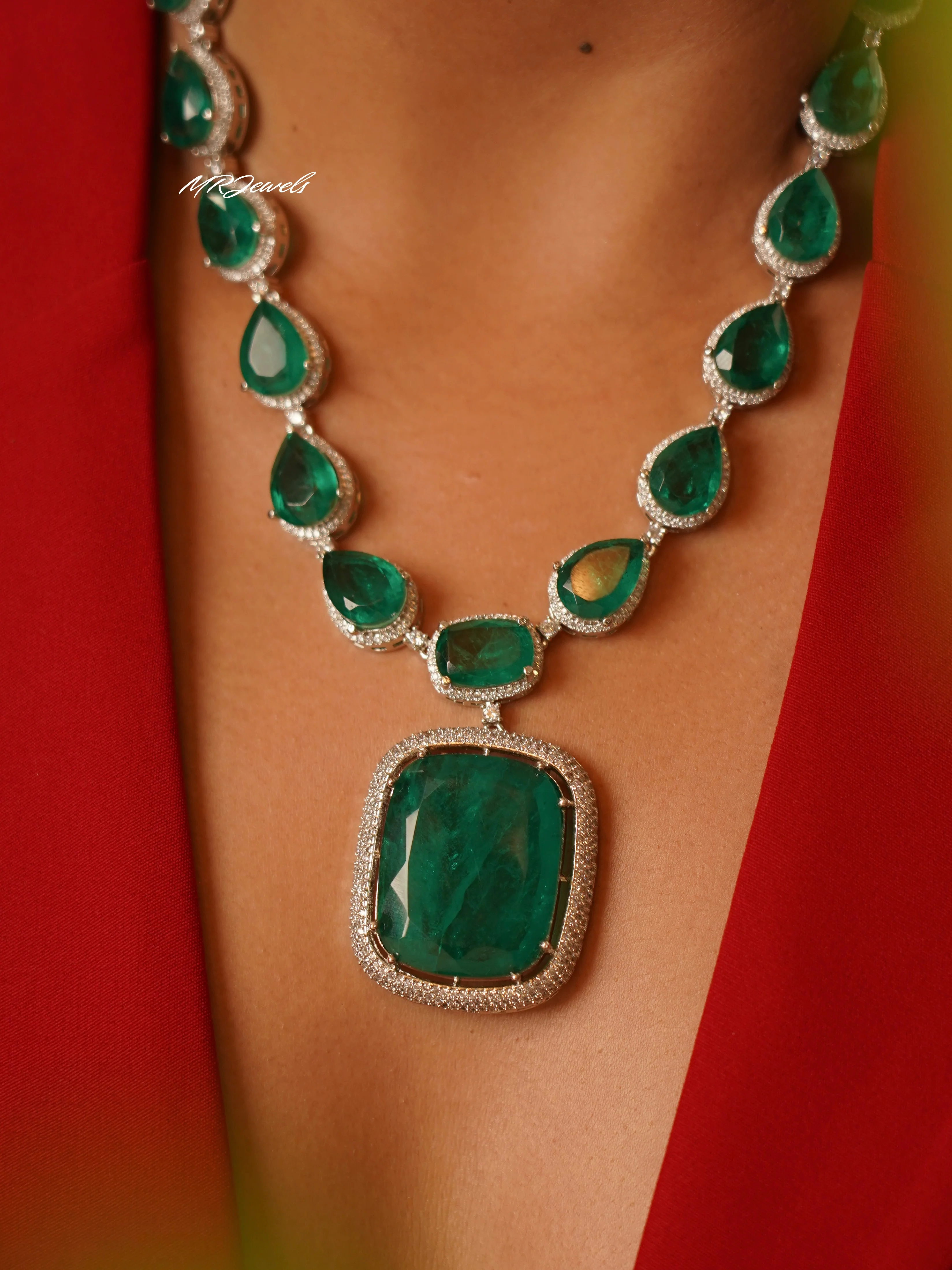 The Heirloom Royal Emerald Drop Set - Image 2