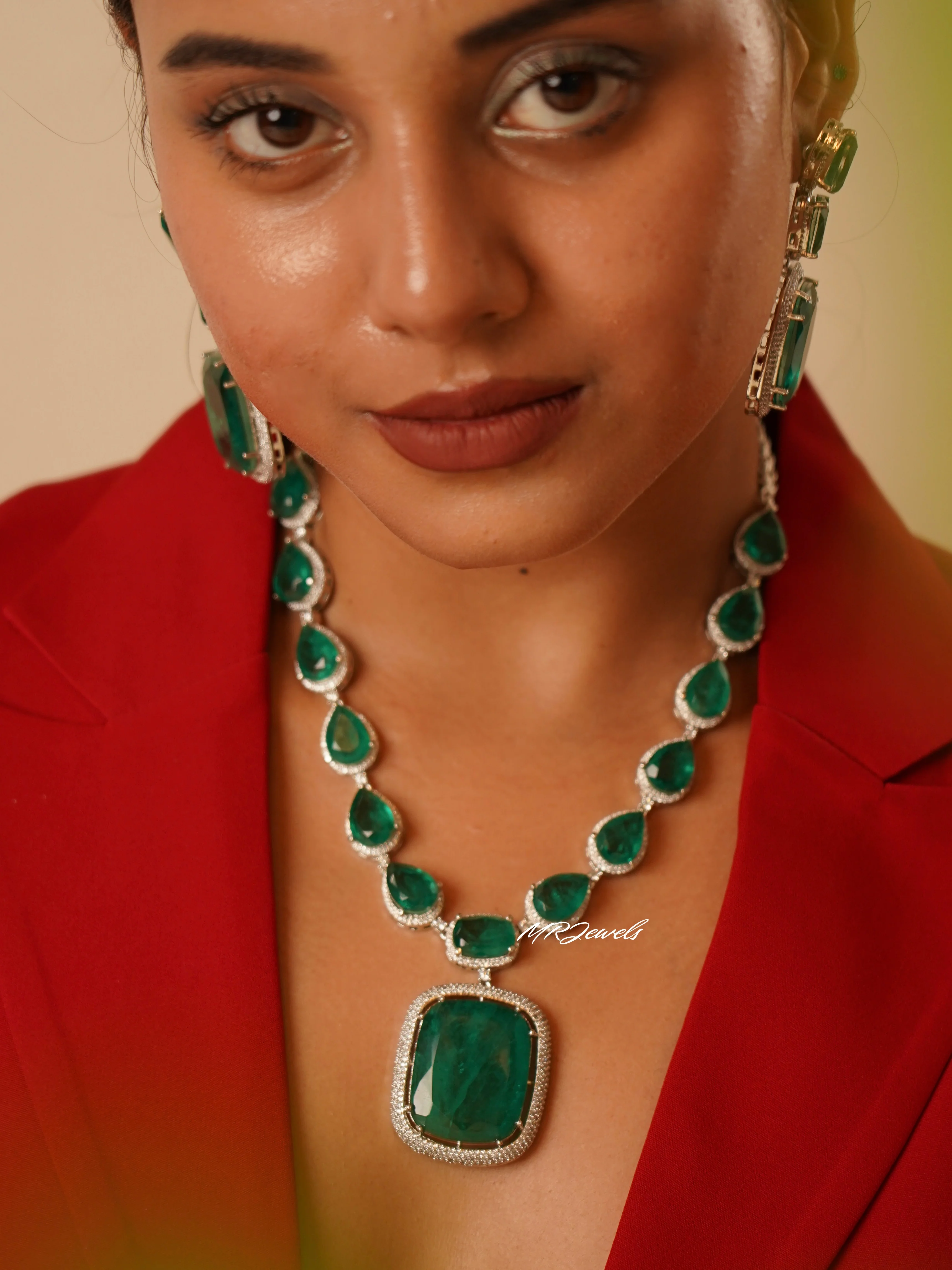 The Heirloom Royal Emerald Drop Set - Image 4