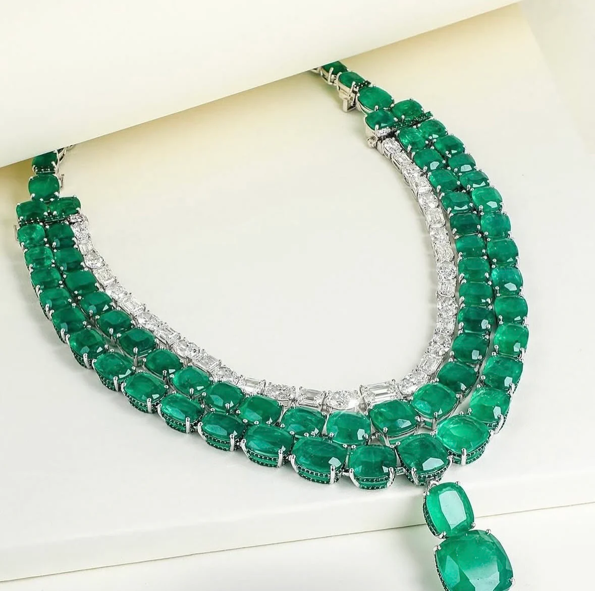 The Maharani’s Legacy Emerald Set- Limited Pieces - Image 4